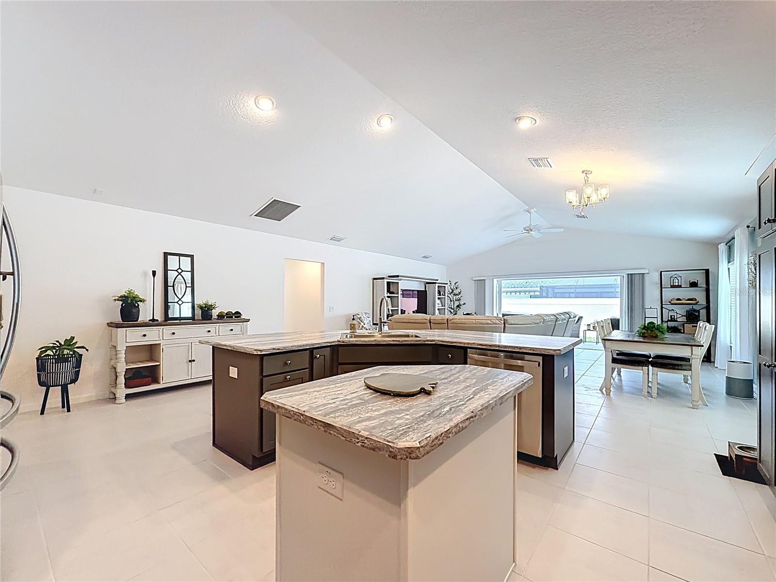 Image 13 of 60 For 1411 Franklin Court