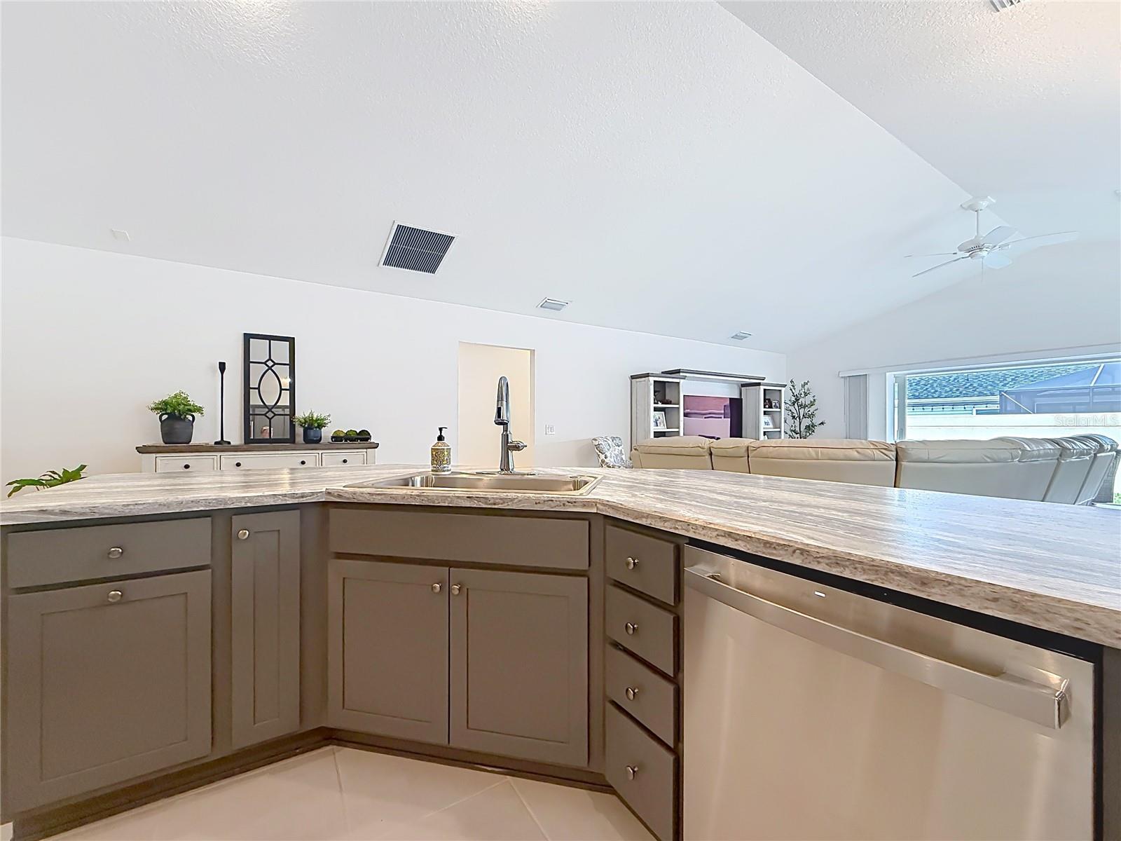 Image 14 of 60 For 1411 Franklin Court