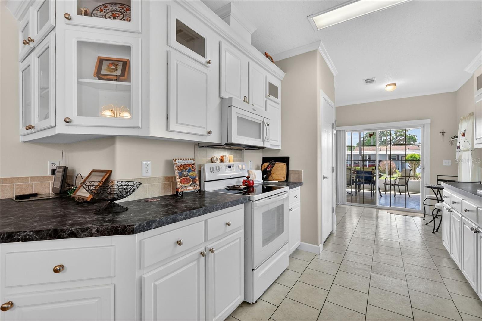 Image 11 of 42 For 691 Cindi Avenue