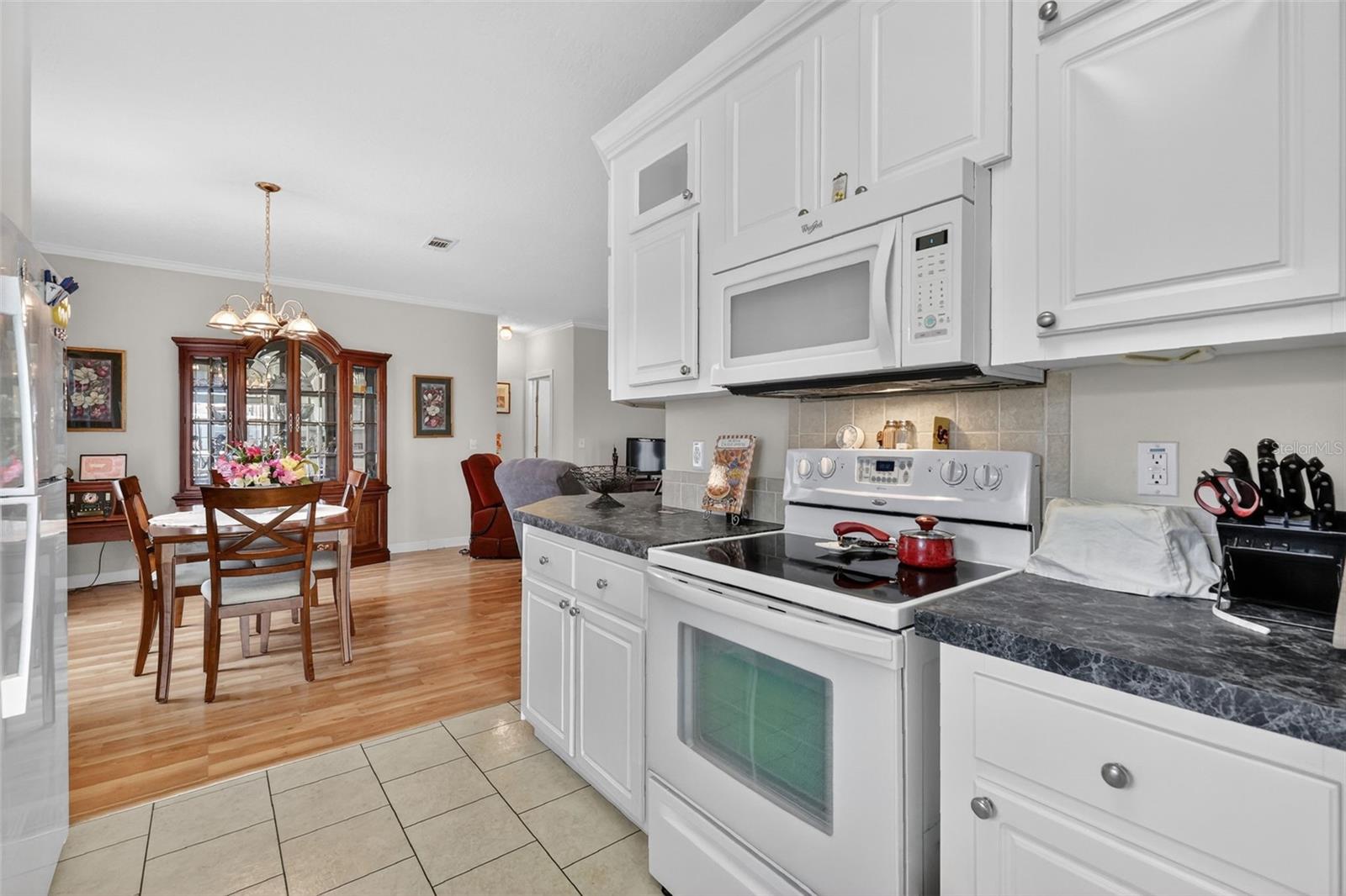 Image 13 of 42 For 691 Cindi Avenue