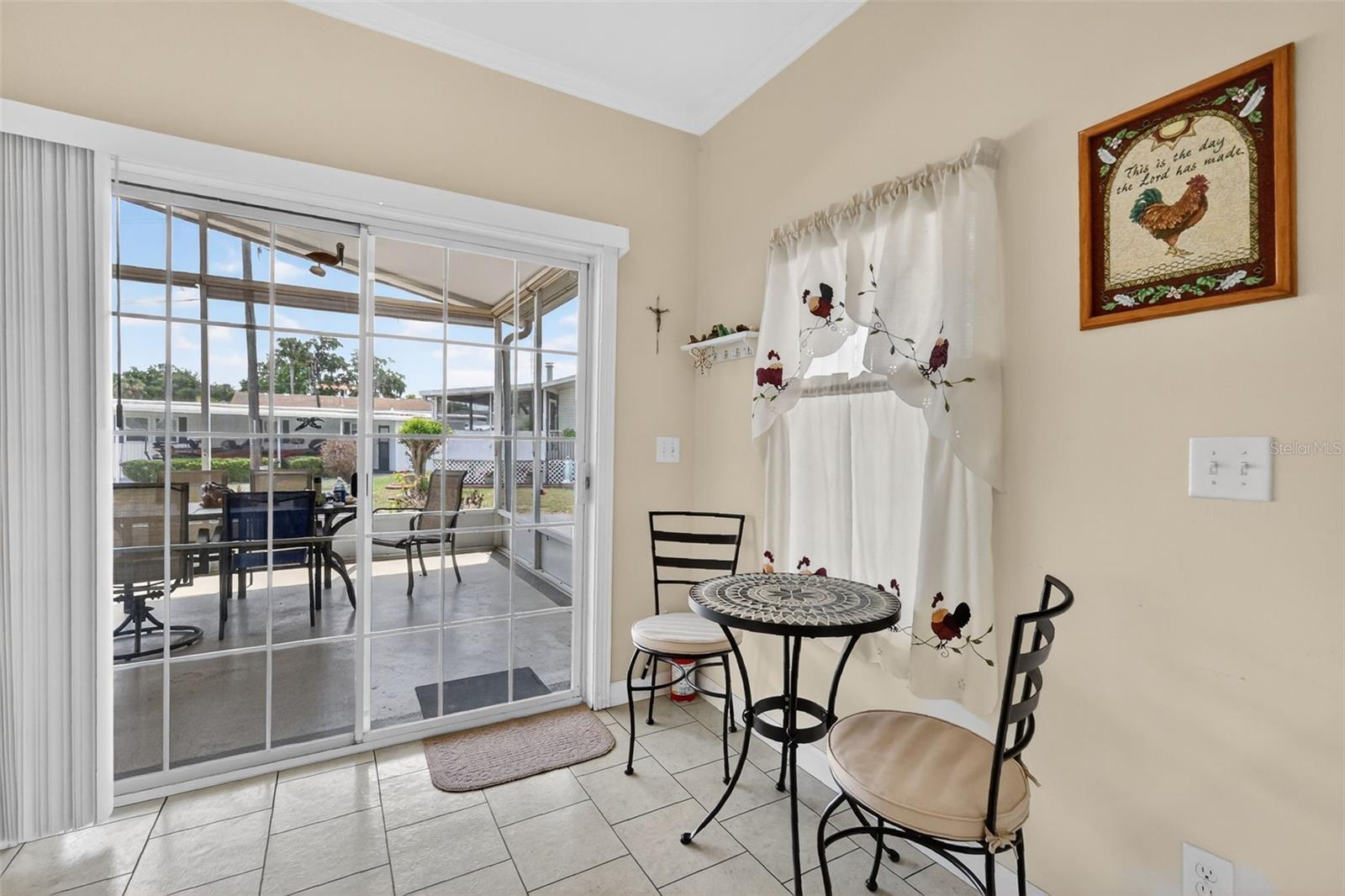 Image 21 of 42 For 691 Cindi Avenue