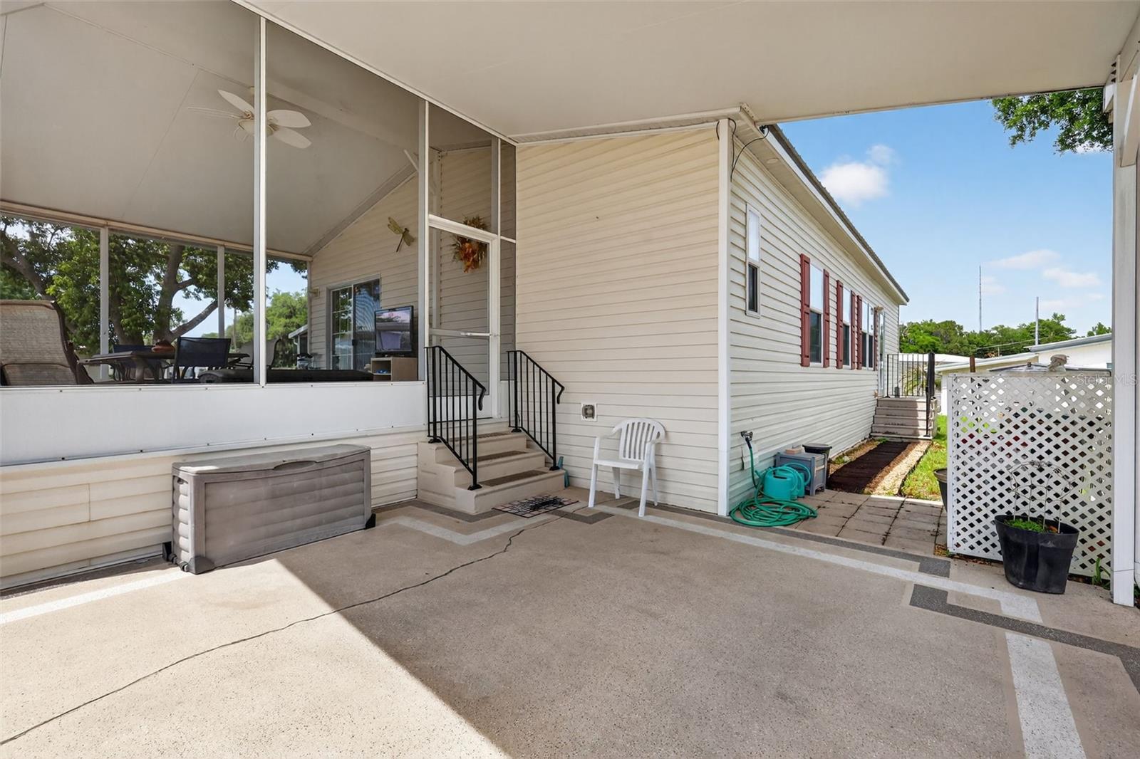 Image 25 of 42 For 691 Cindi Avenue