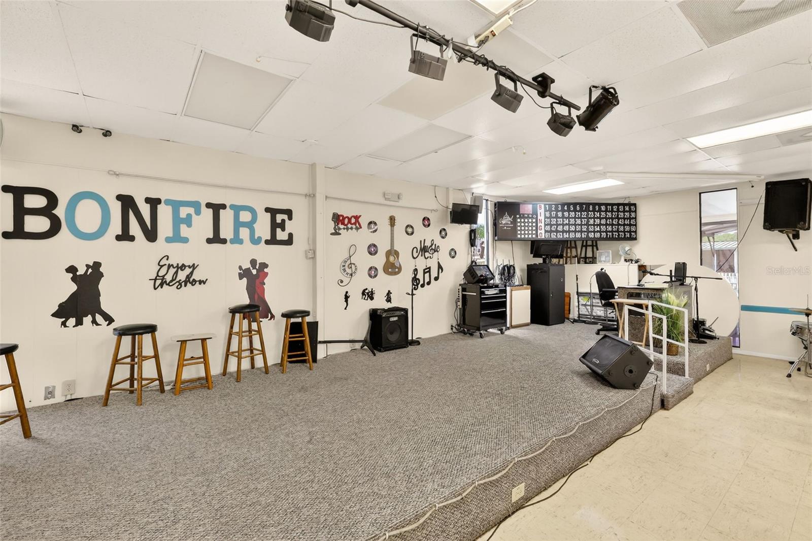 Image 36 of 42 For 691 Cindi Avenue