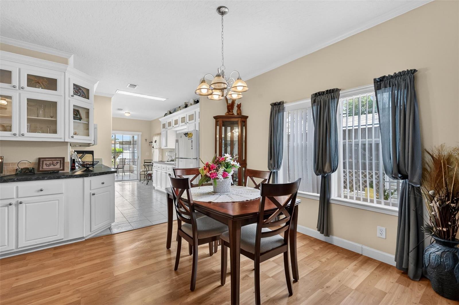 Image 8 of 42 For 691 Cindi Avenue