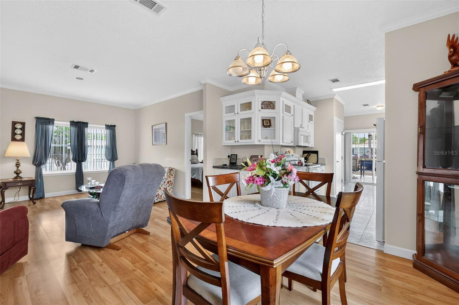 Image 9 of 42 For 691 Cindi Avenue