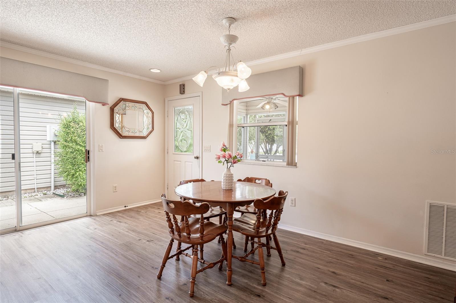 Image 6 of 27 For 3273 Riverton Road