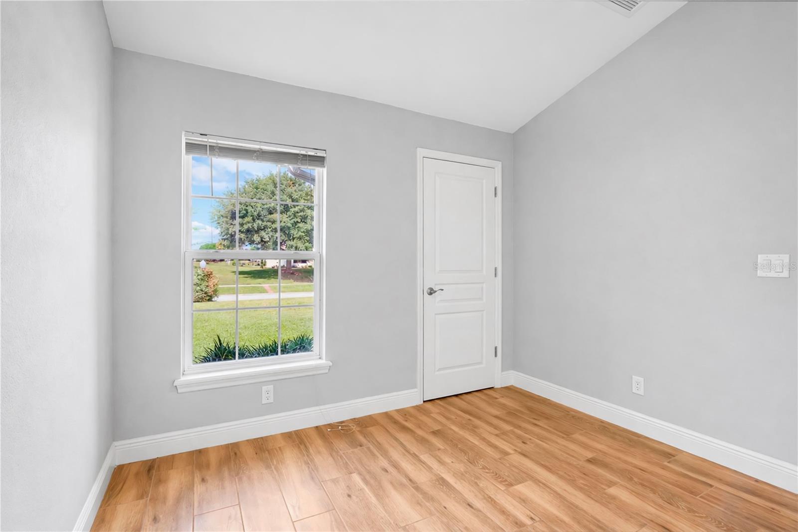 Image 18 of 24 For 36726 Alaqua Court