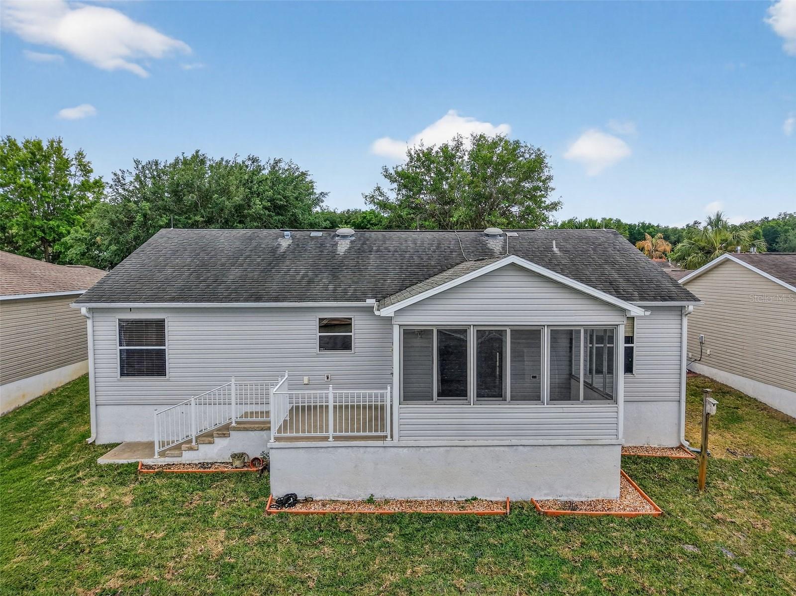 Listing photo id 8 for 287 Mercer Way