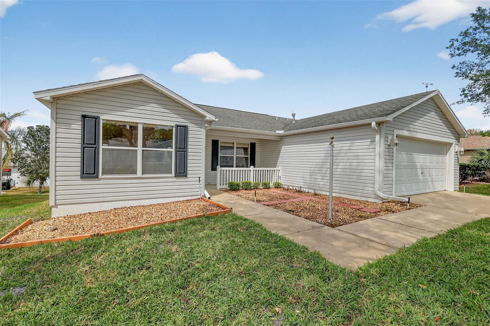 Listing photo id 0 for 287 Mercer Way