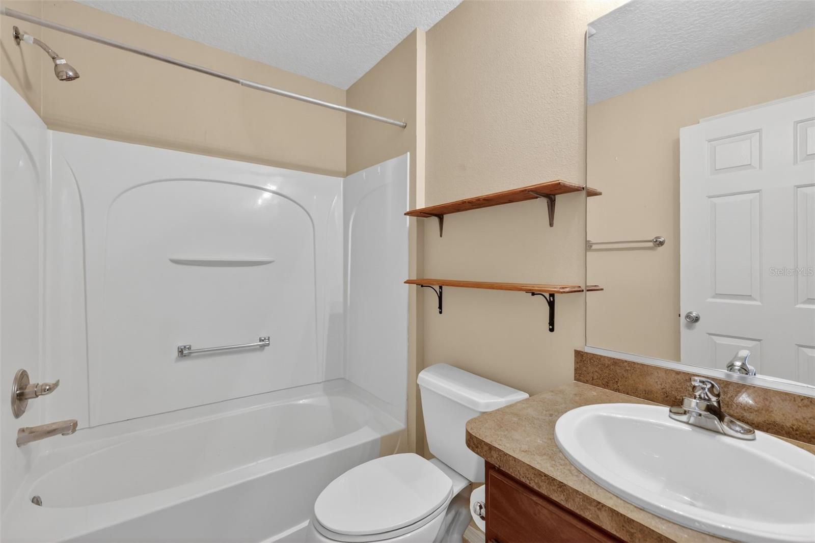 Listing photo id 19 for 287 Mercer Way