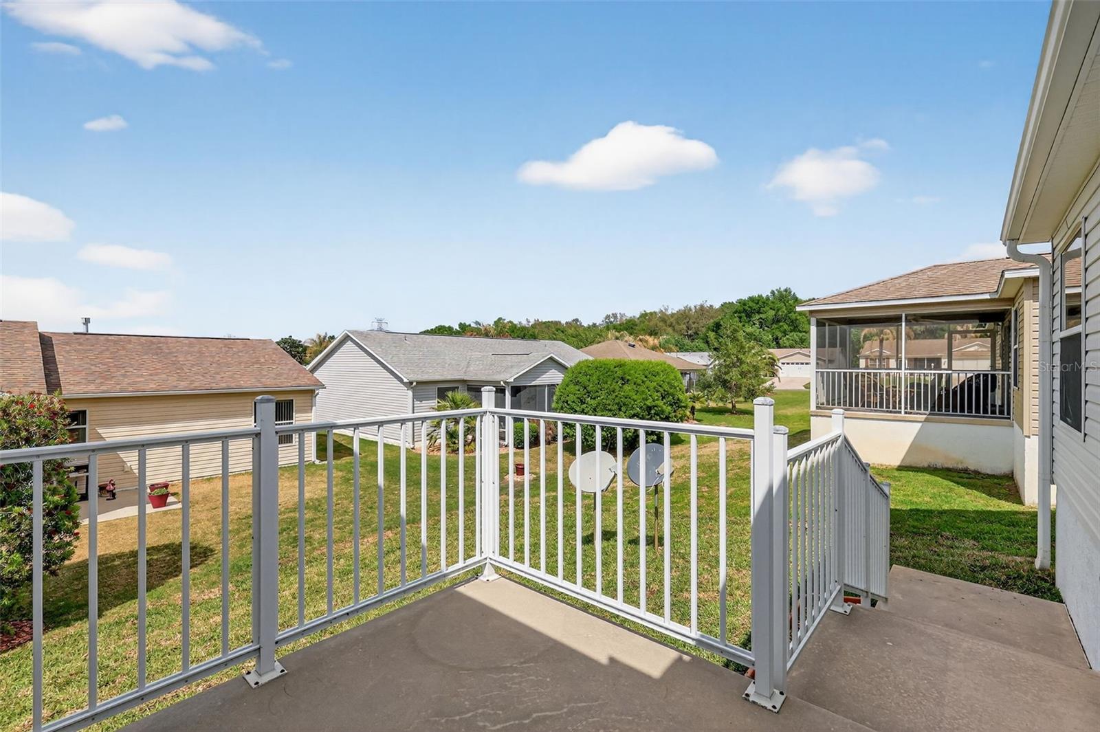 Listing photo id 26 for 287 Mercer Way