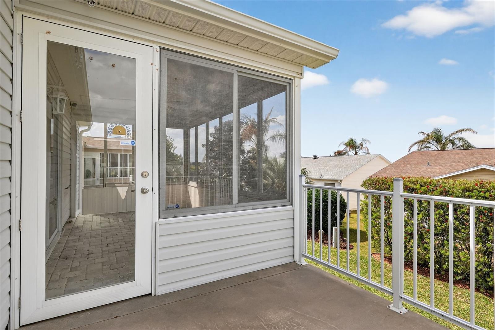 Listing photo id 27 for 287 Mercer Way