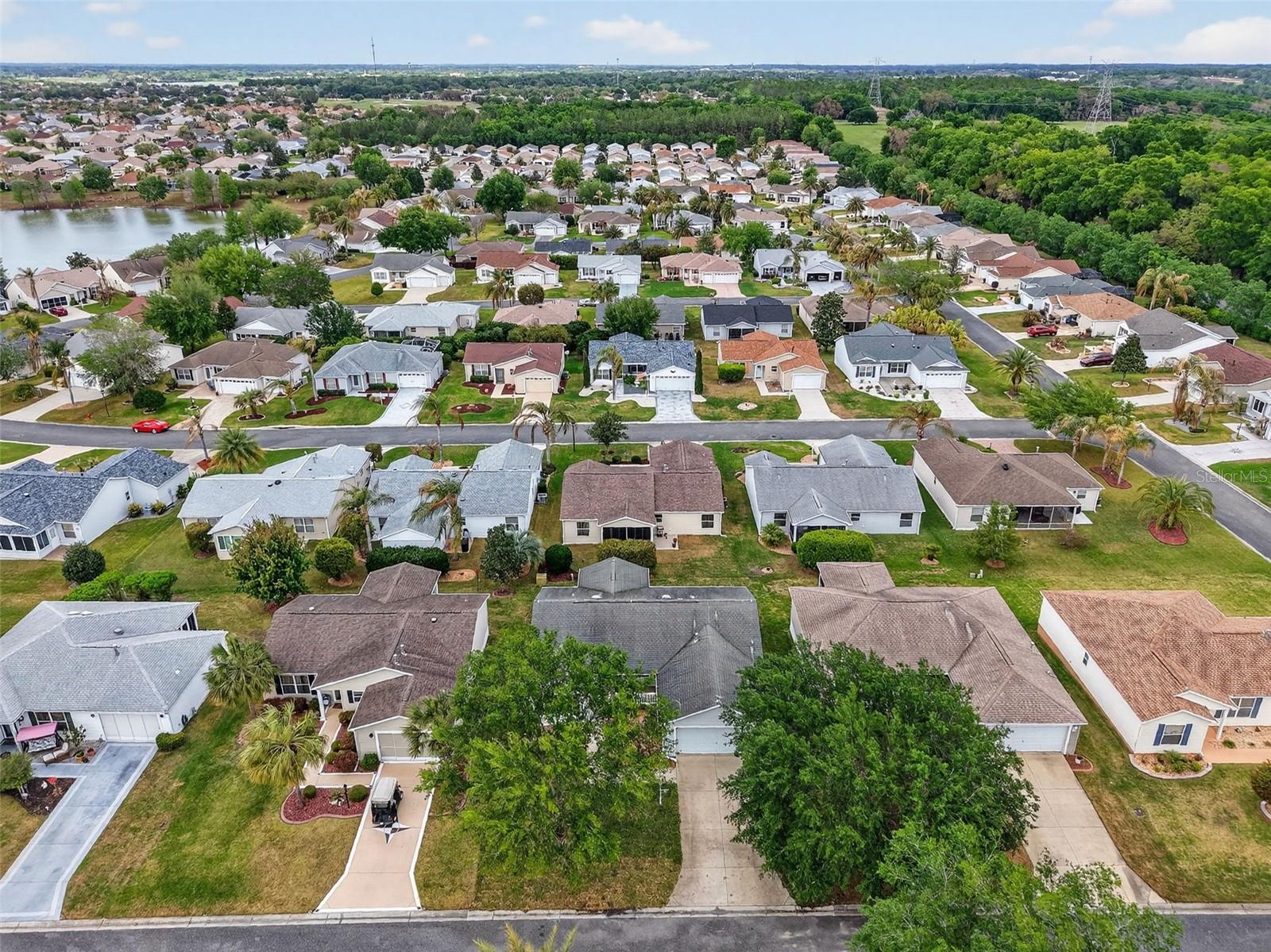 Listing photo id 3 for 287 Mercer Way