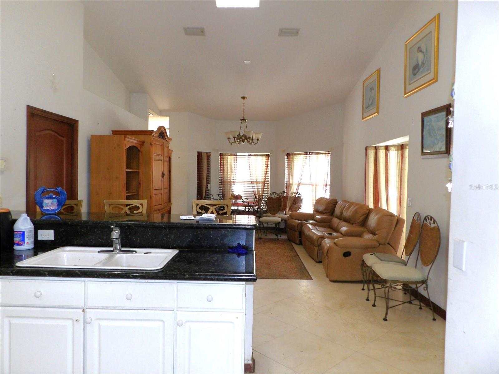 Image 12 of 50 For 2515 Hampshire Street