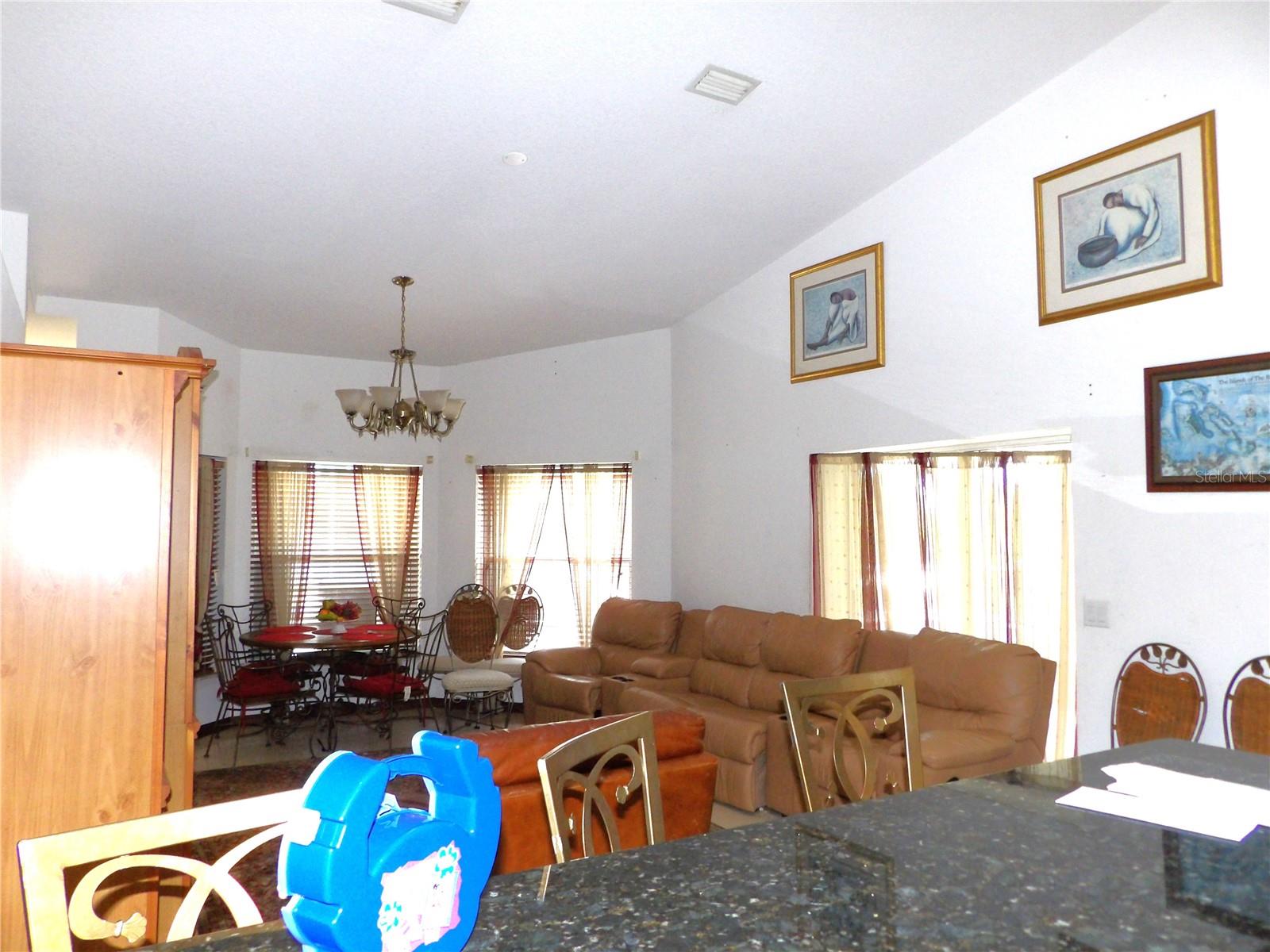 Image 16 of 50 For 2515 Hampshire Street