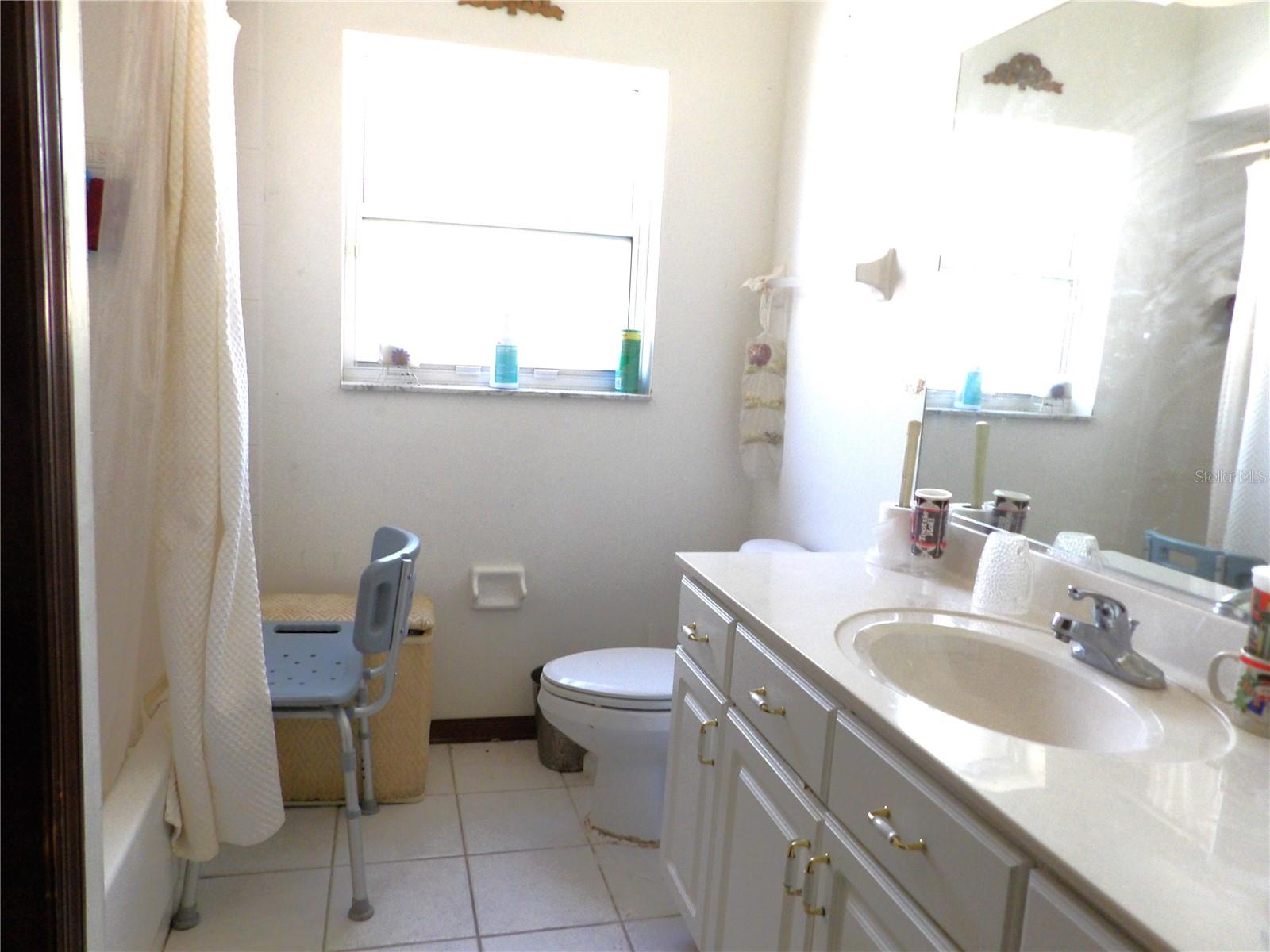 Image 18 of 50 For 2515 Hampshire Street