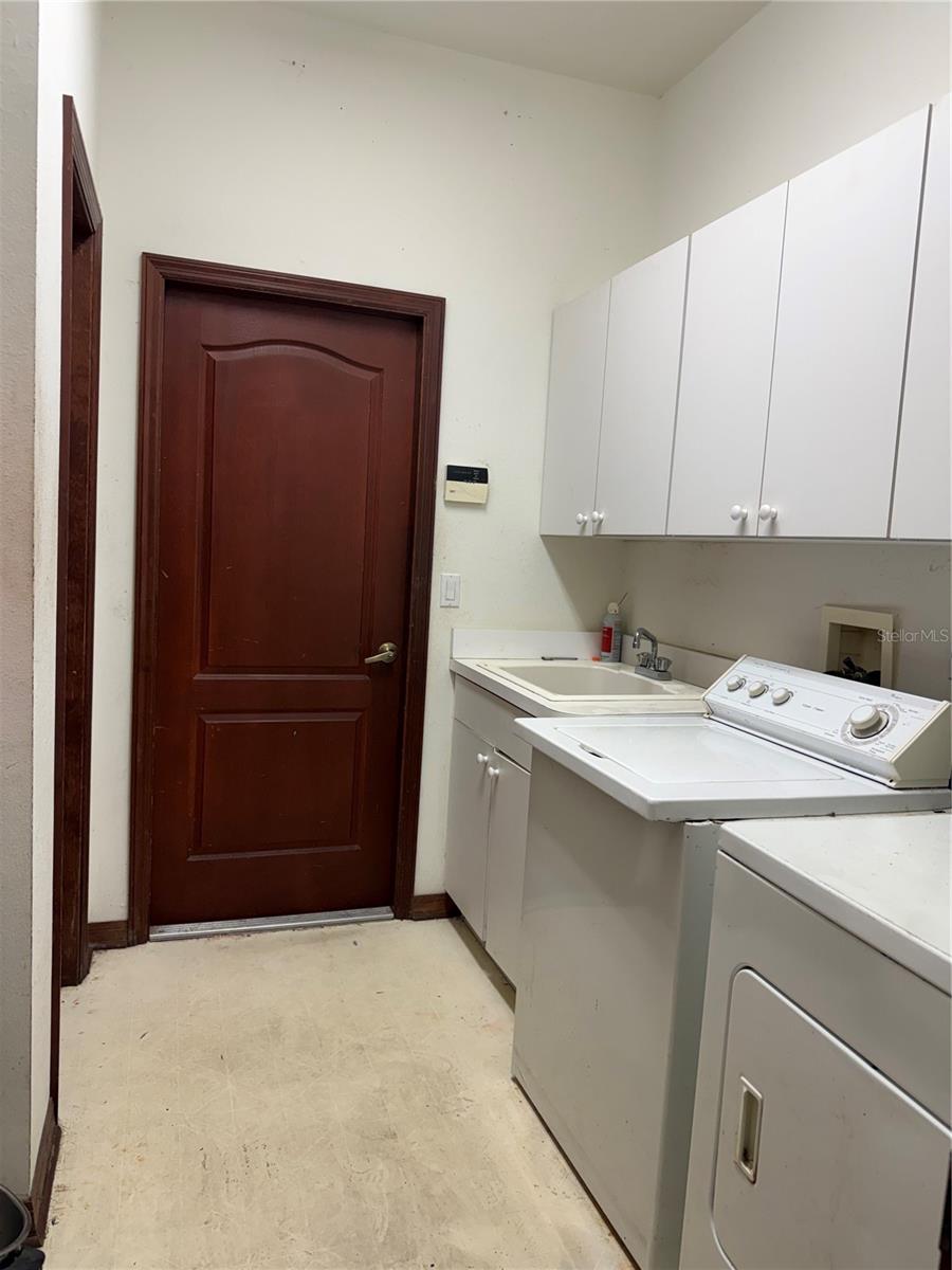 Image 32 of 50 For 2515 Hampshire Street