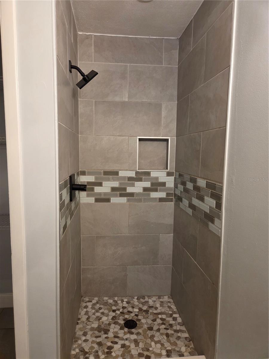 Image 34 of 38 For 807 Mclain Court