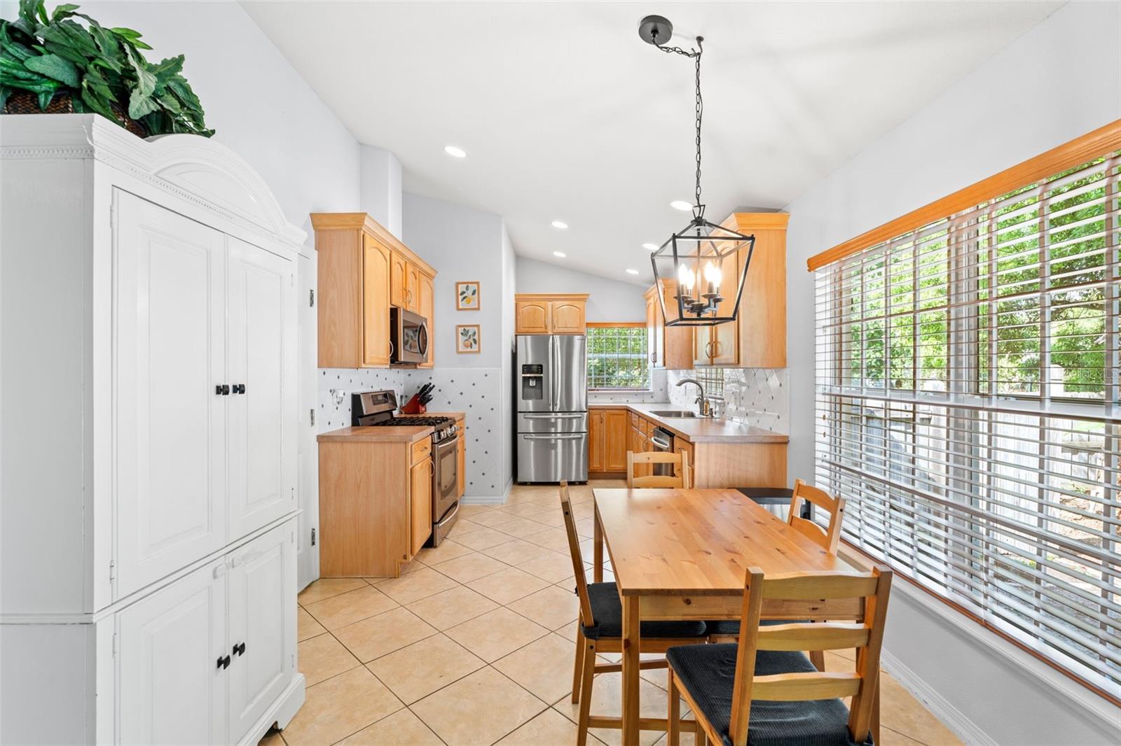 Image 10 of 32 For 870 Carlson Drive