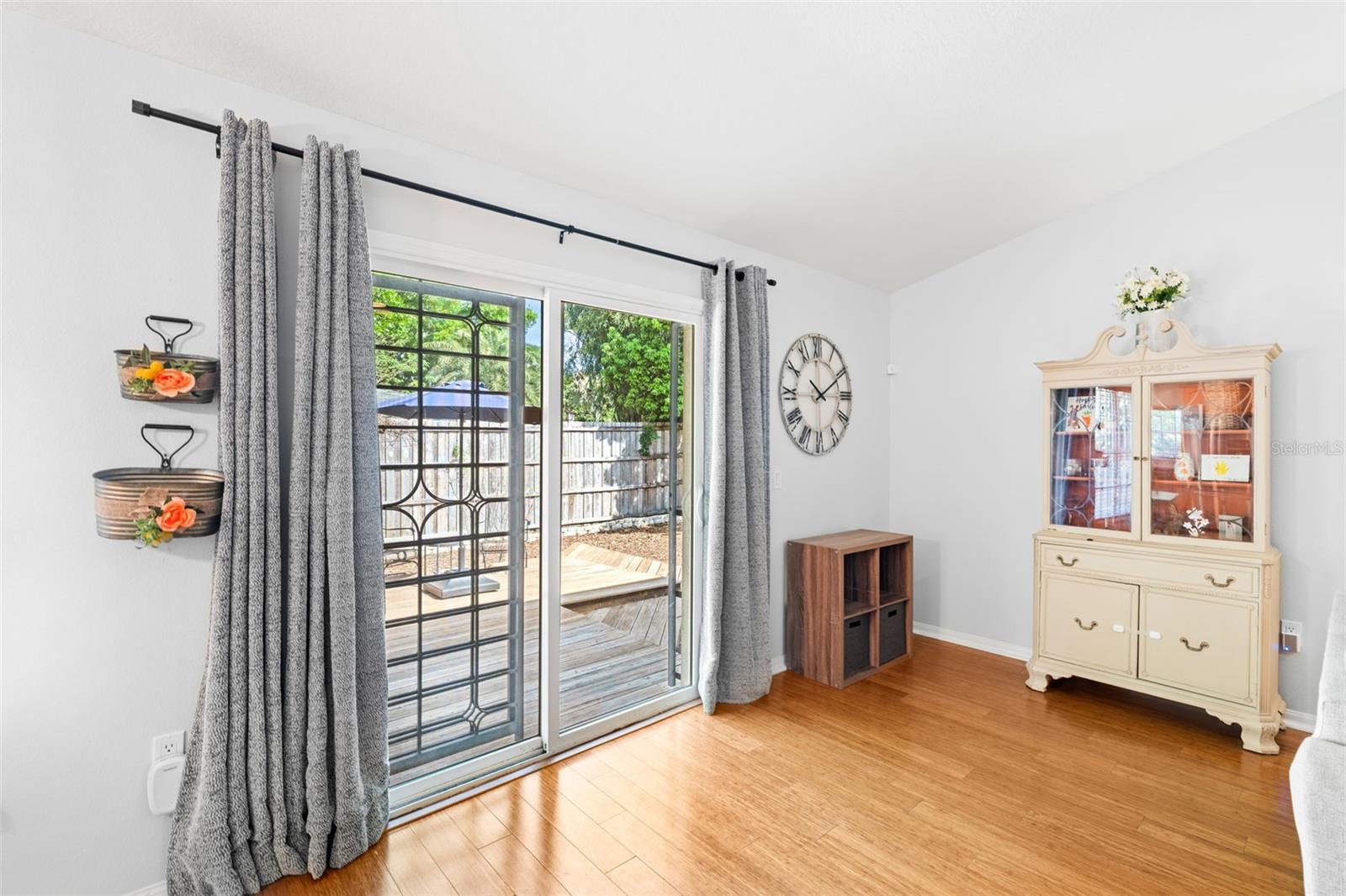 Image 11 of 32 For 870 Carlson Drive