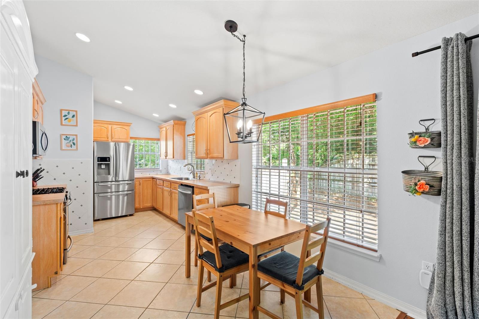 Image 12 of 32 For 870 Carlson Drive