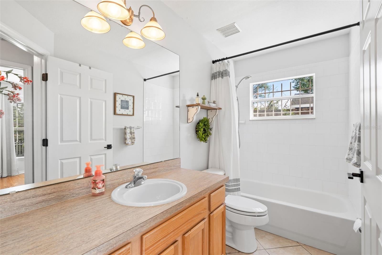 Image 14 of 32 For 870 Carlson Drive