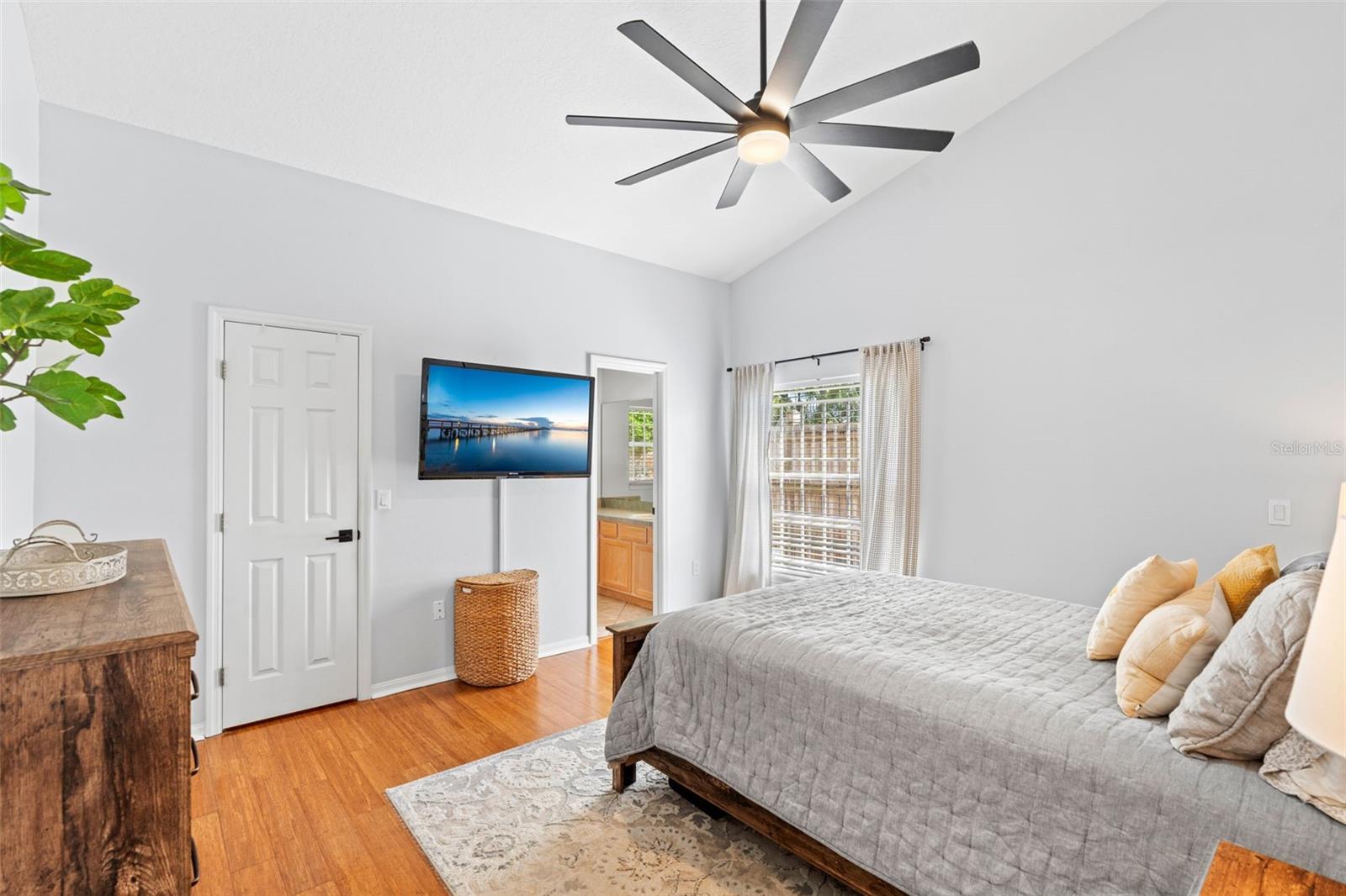 Image 16 of 32 For 870 Carlson Drive