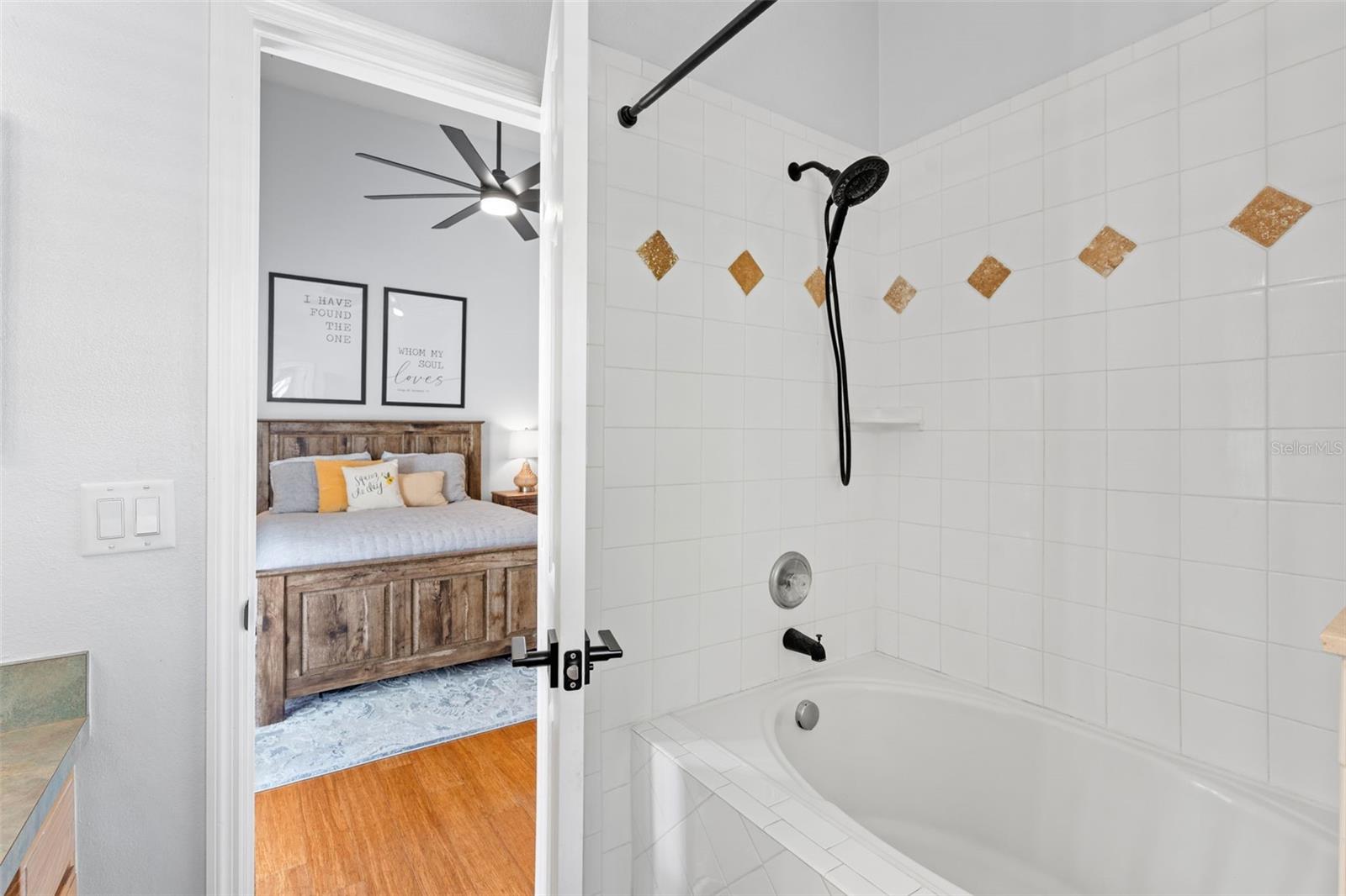 Image 20 of 32 For 870 Carlson Drive