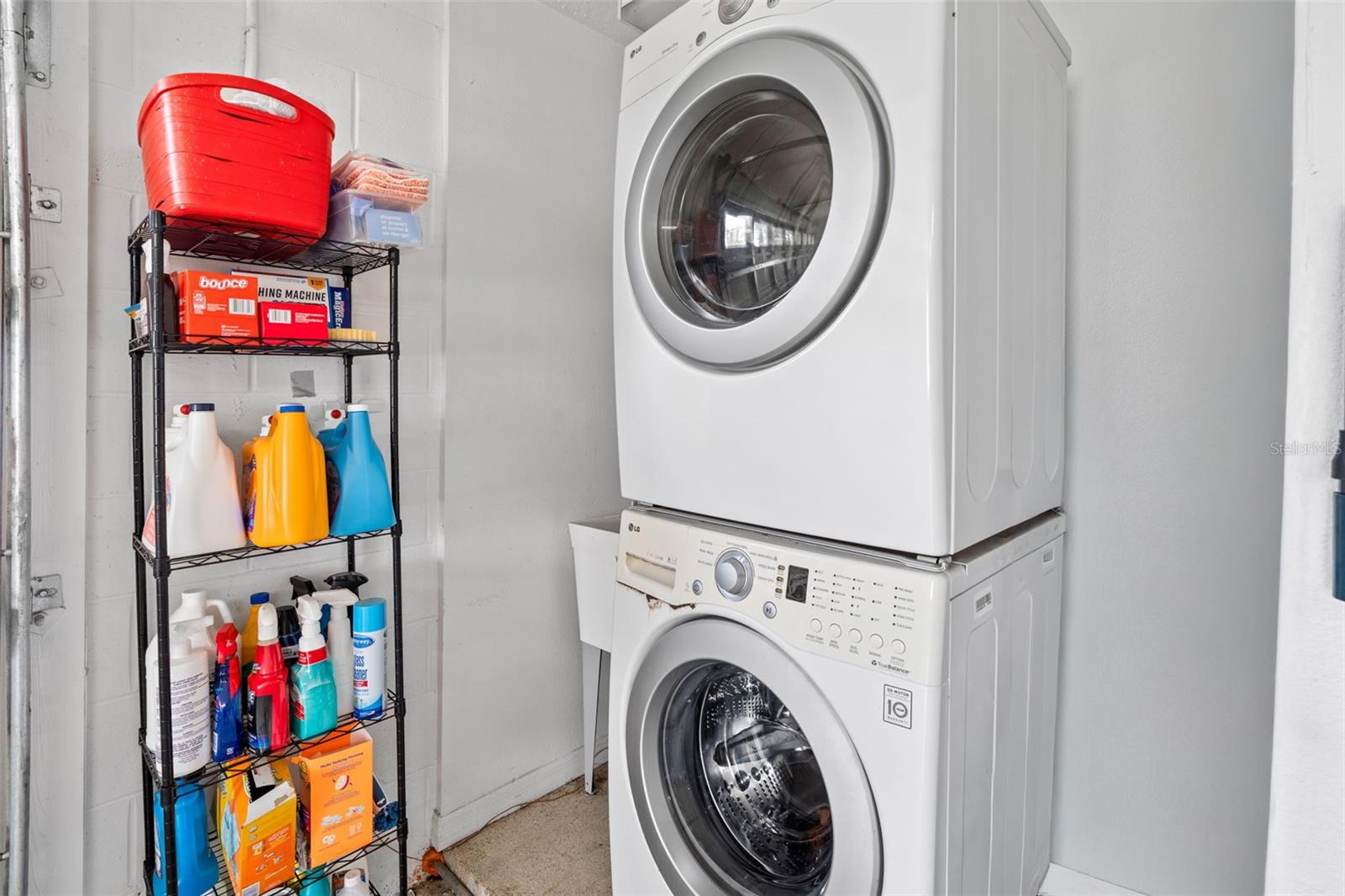 Image 21 of 32 For 870 Carlson Drive