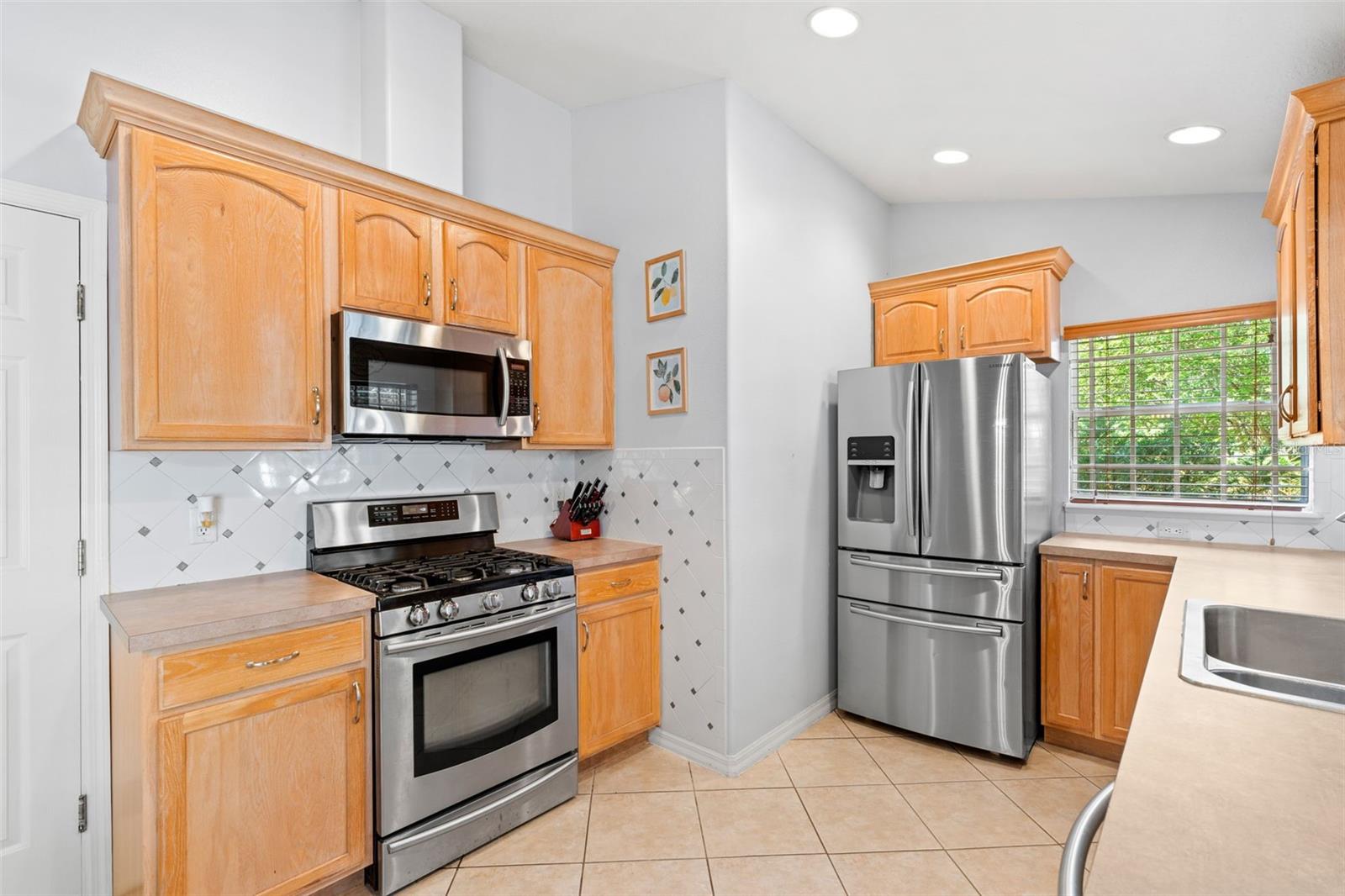 Image 8 of 32 For 870 Carlson Drive