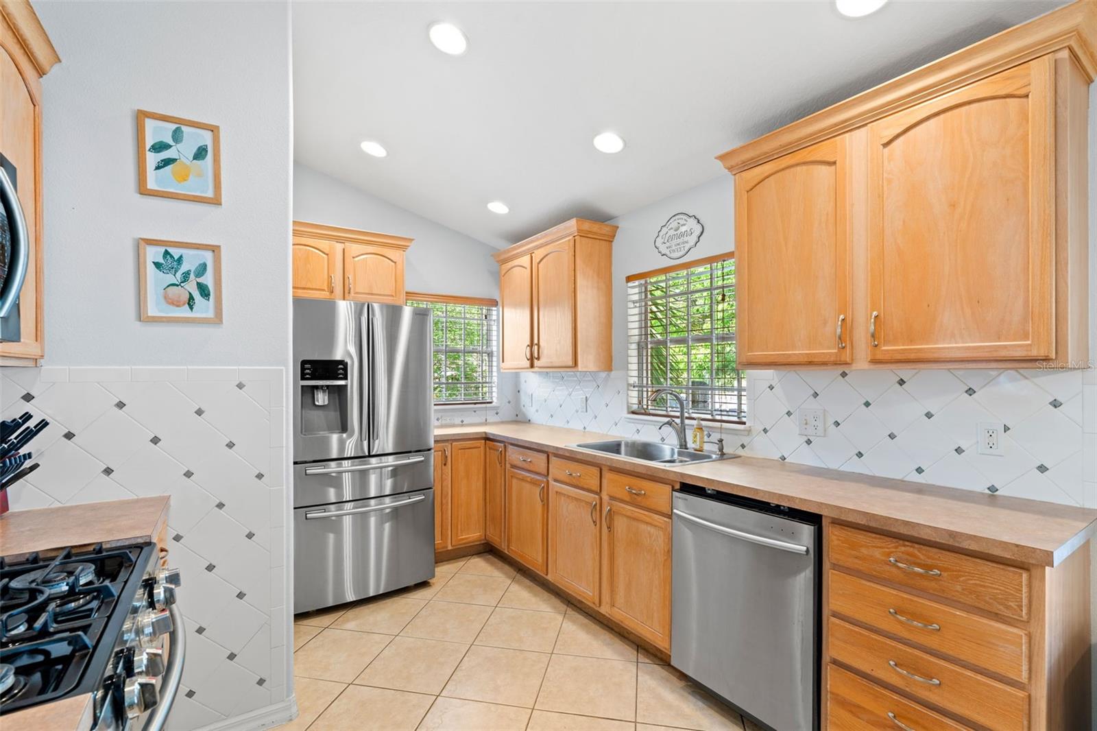 Image 9 of 32 For 870 Carlson Drive