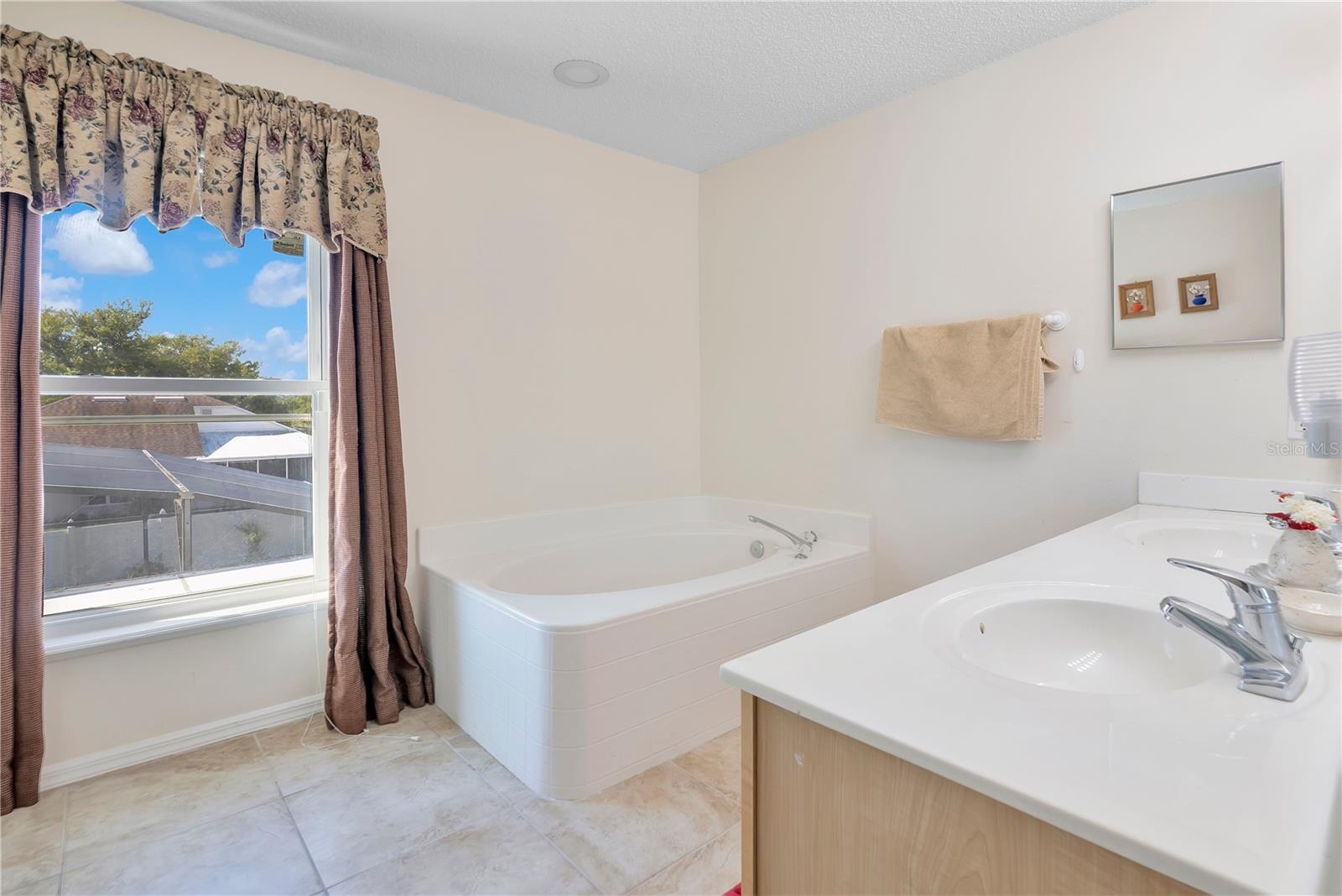 Image 22 of 55 For 16012 Horizon Court