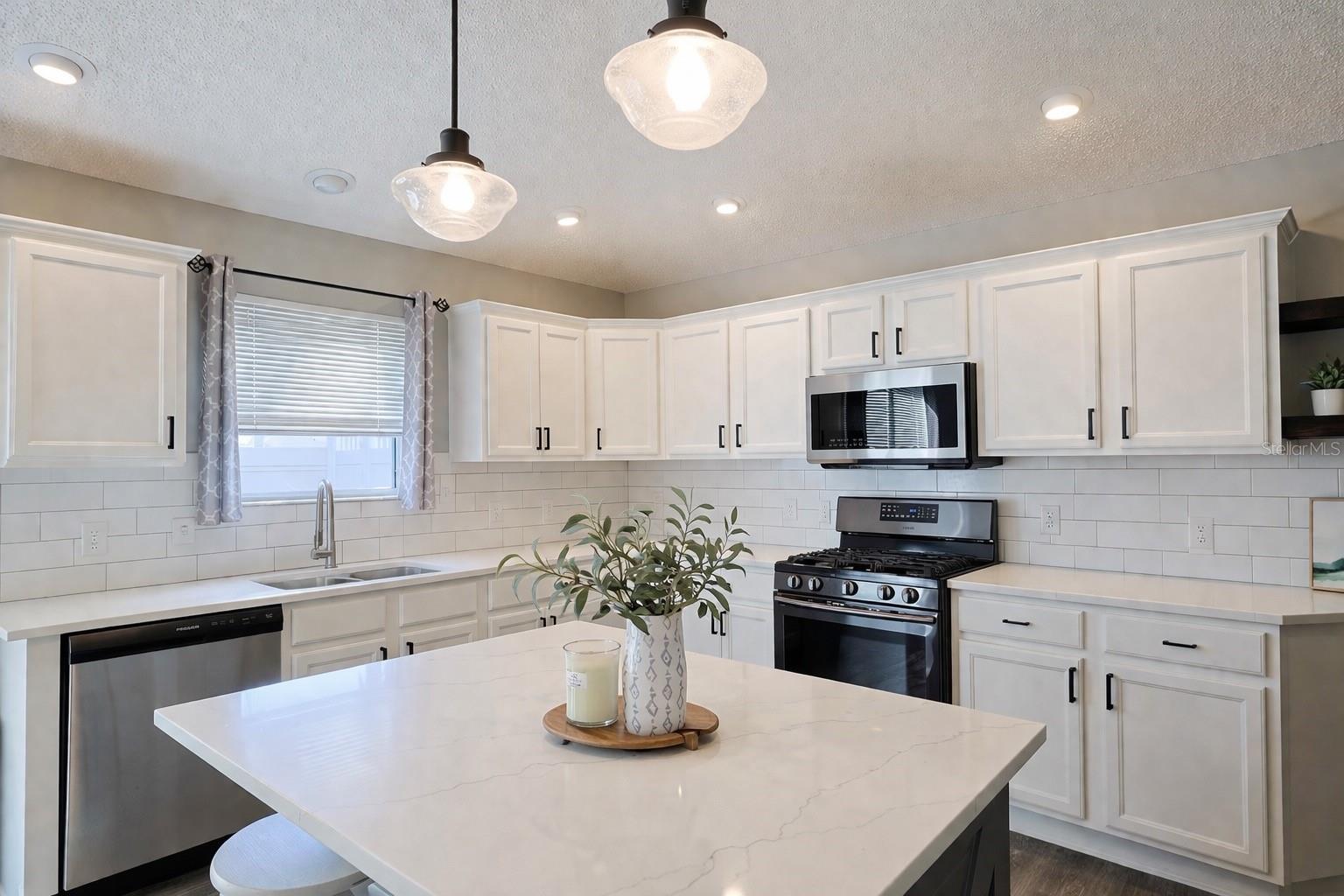 Image 2 of 27 For 1451 Rosedale Way