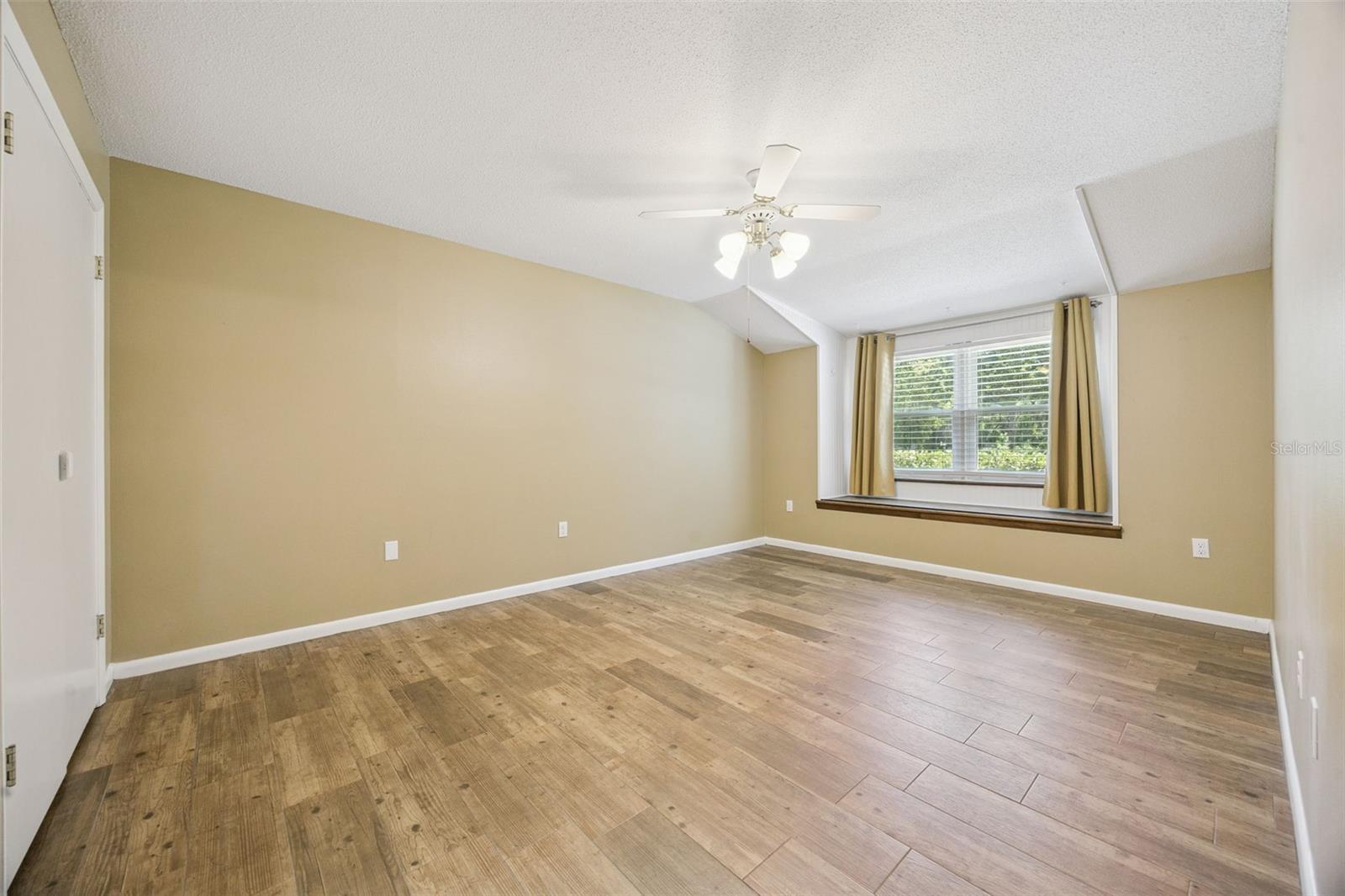 Image 32 of 50 For 80 Whitcomb Avenue