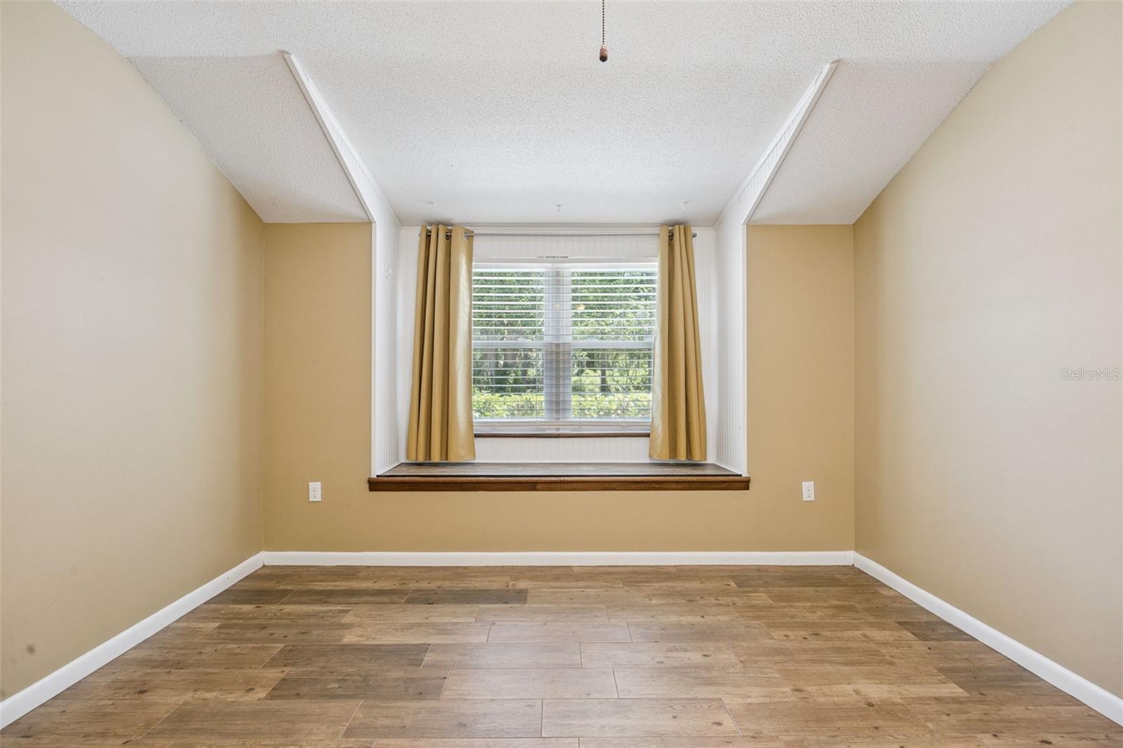 Image 33 of 50 For 80 Whitcomb Avenue