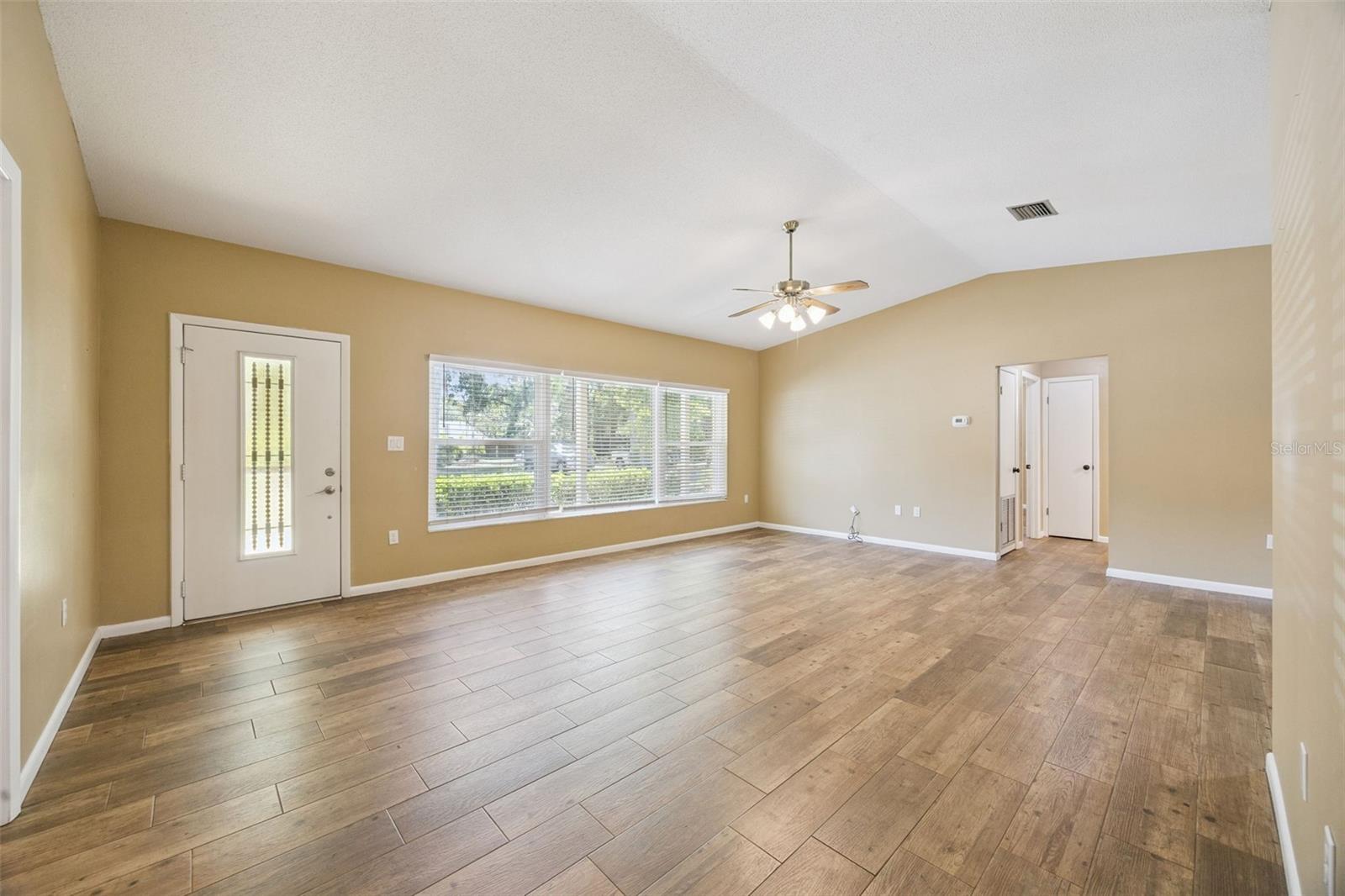 Image 4 of 50 For 80 Whitcomb Avenue
