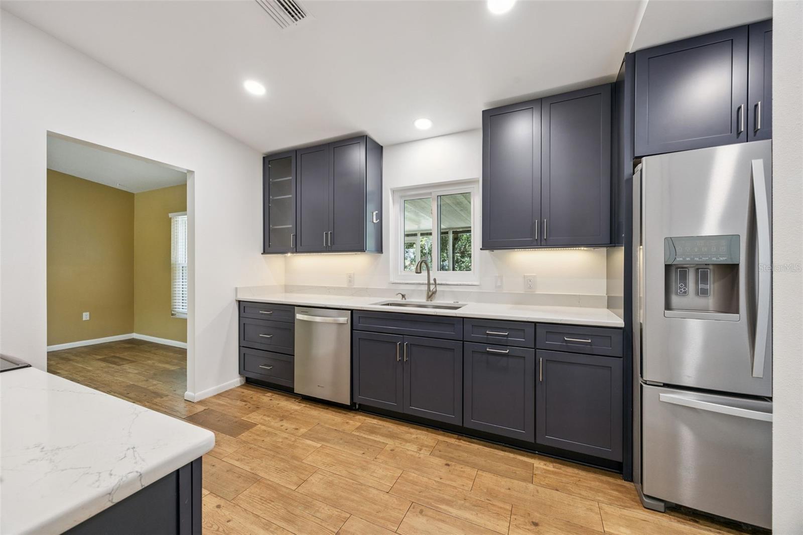 Image 7 of 50 For 80 Whitcomb Avenue