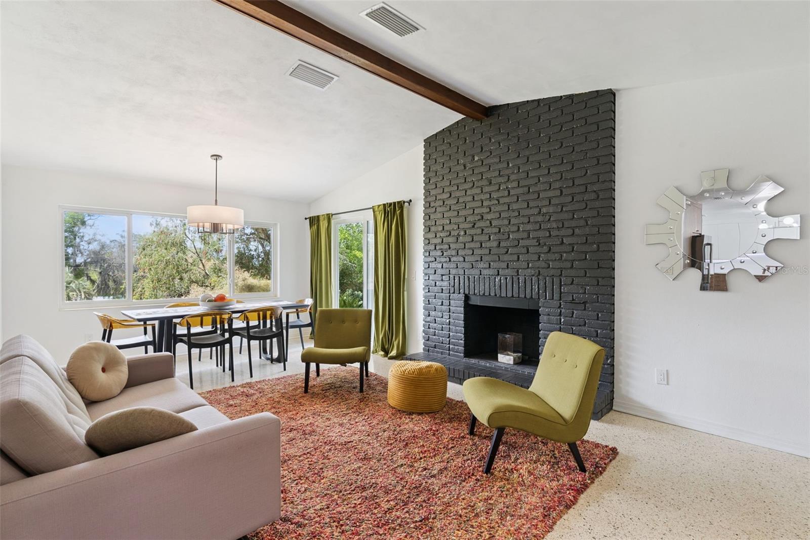 Image 10 of 40 For 10426 Lakeshore Drive