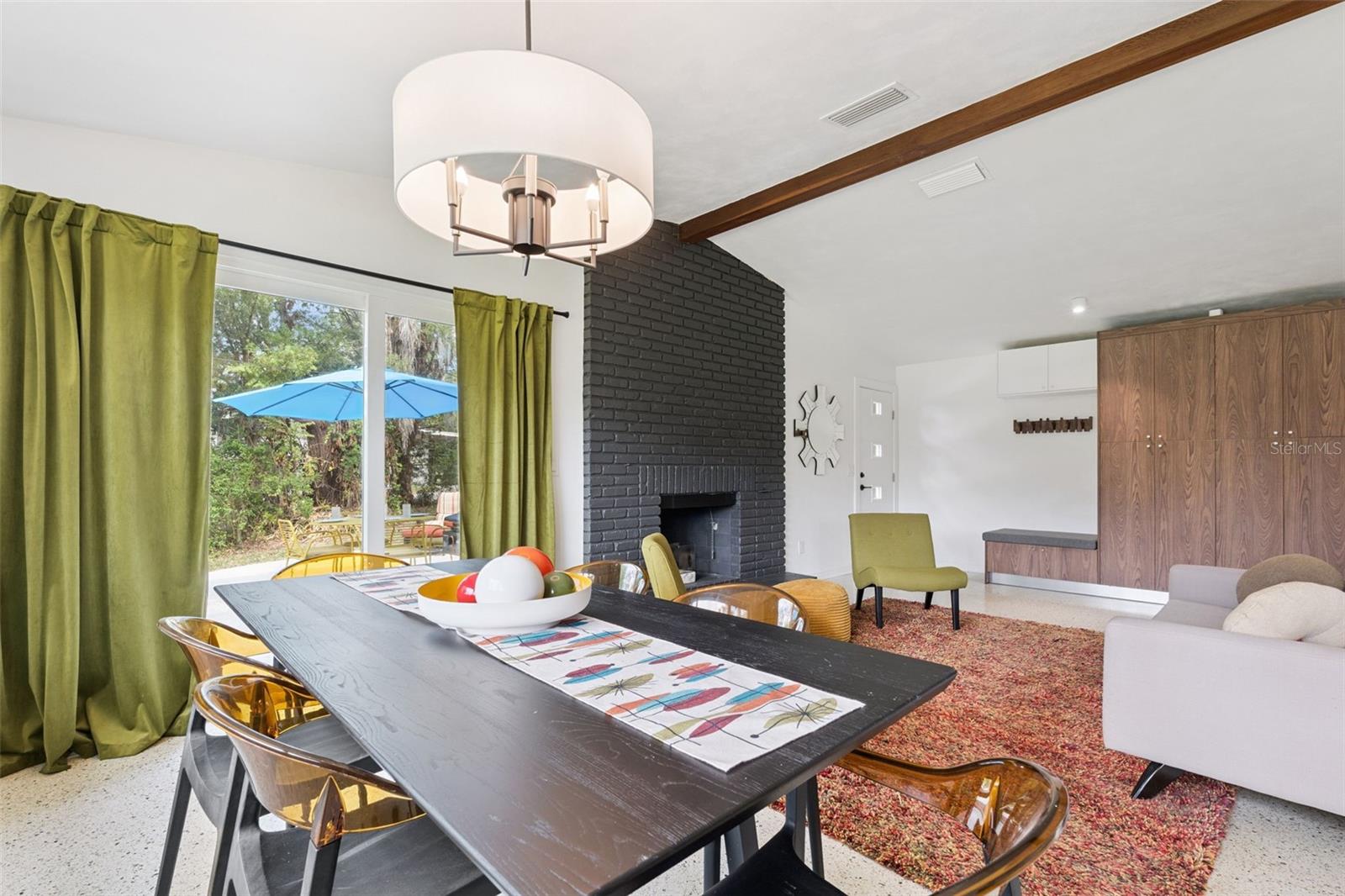 Image 12 of 40 For 10426 Lakeshore Drive