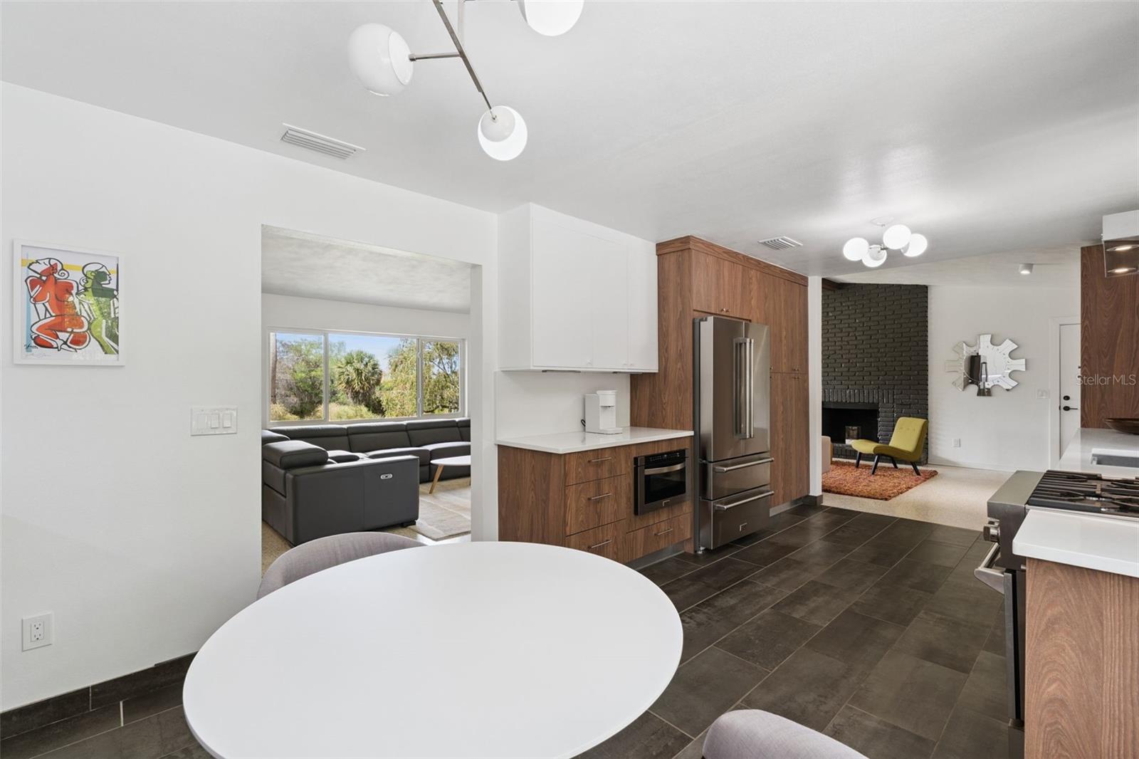 Image 14 of 40 For 10426 Lakeshore Drive