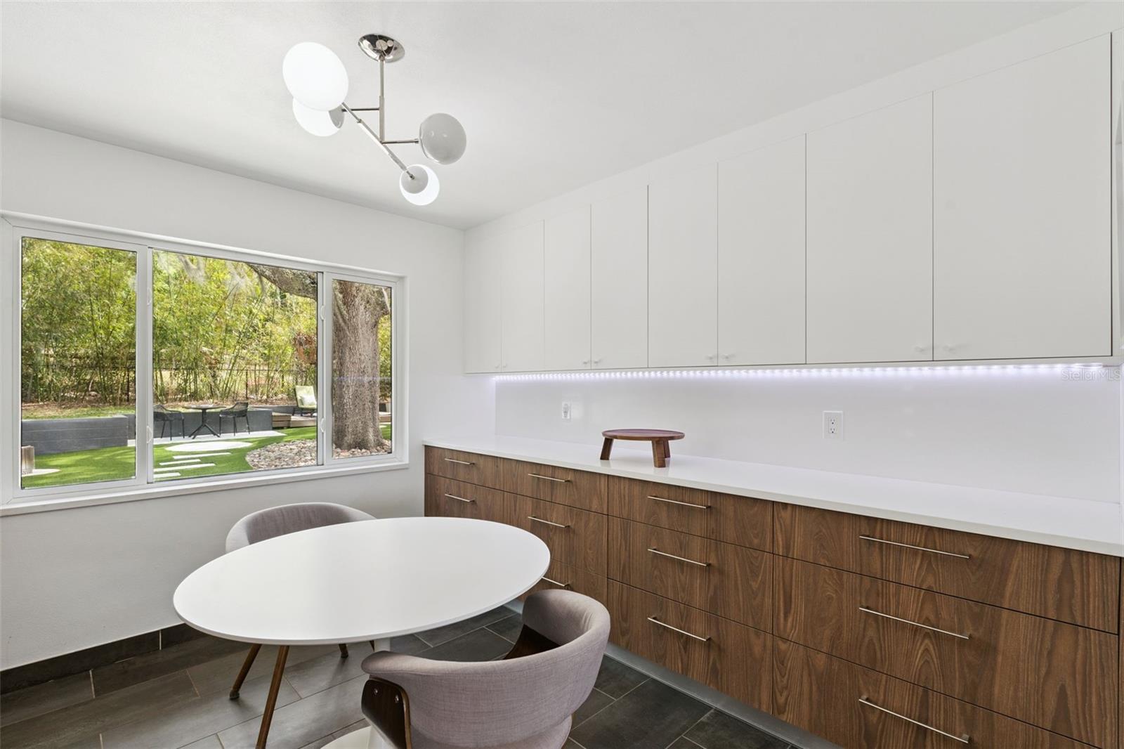 Image 15 of 40 For 10426 Lakeshore Drive