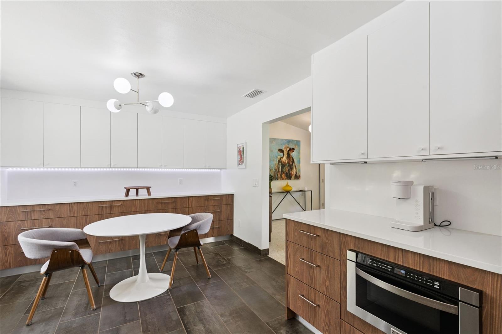 Image 17 of 40 For 10426 Lakeshore Drive