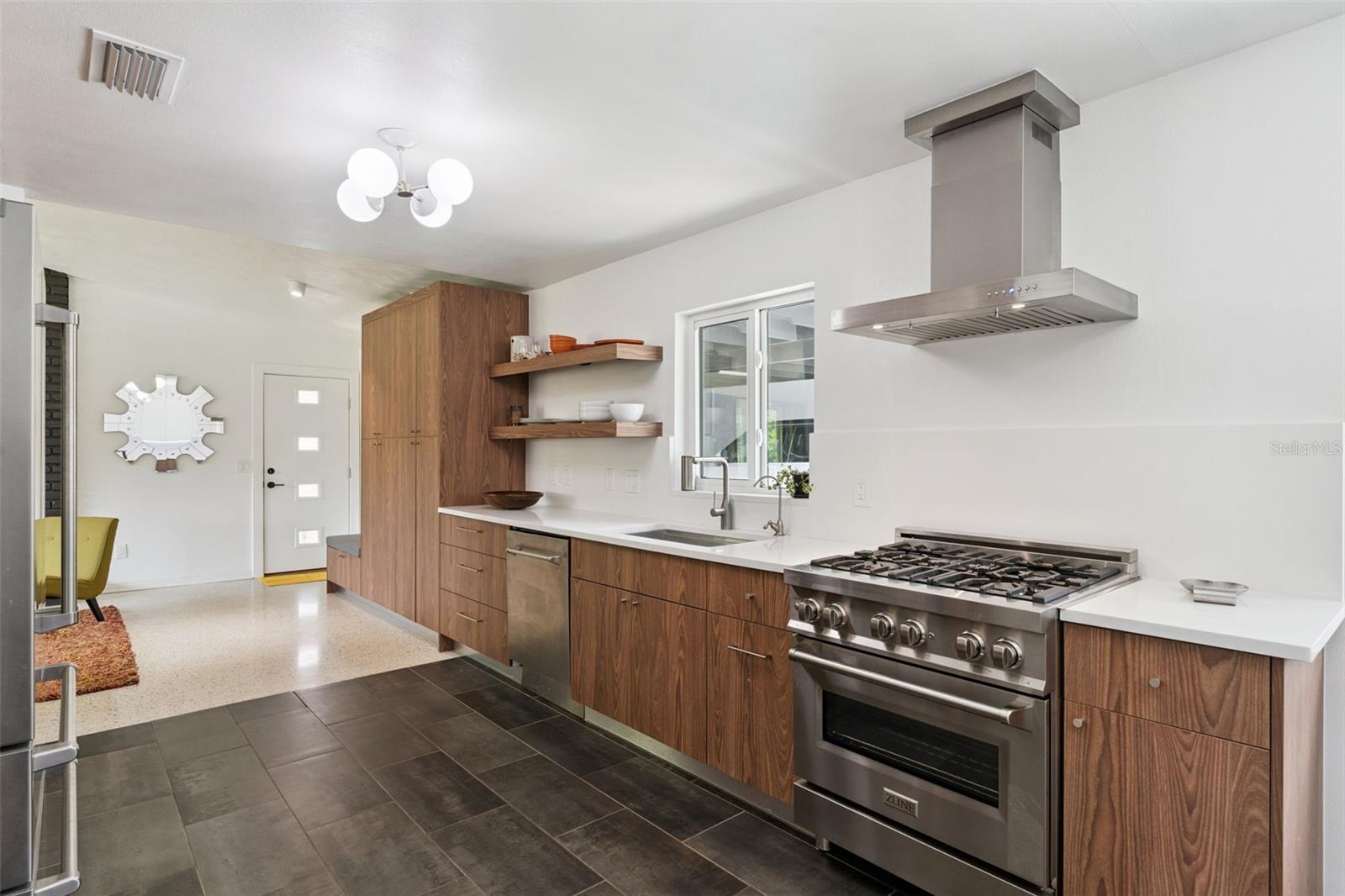 Image 20 of 40 For 10426 Lakeshore Drive