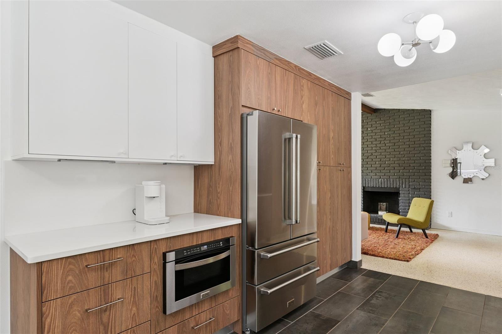 Image 21 of 40 For 10426 Lakeshore Drive