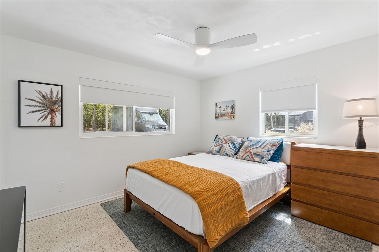 Image 23 of 40 For 10426 Lakeshore Drive