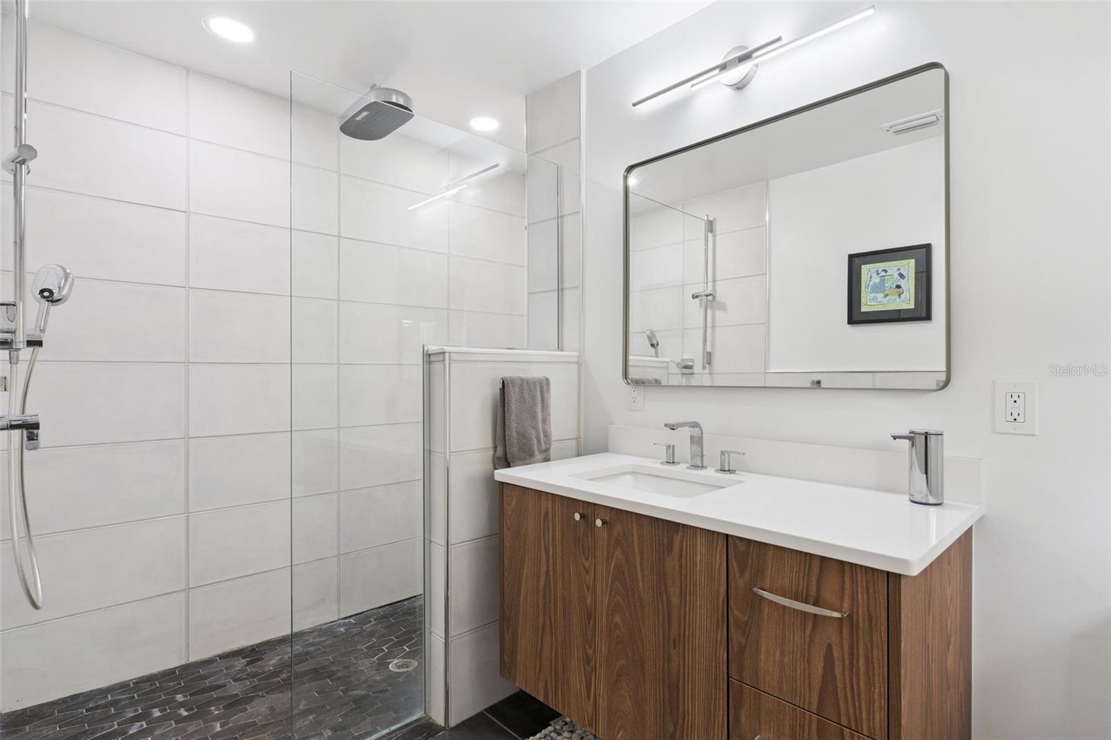 Image 25 of 40 For 10426 Lakeshore Drive