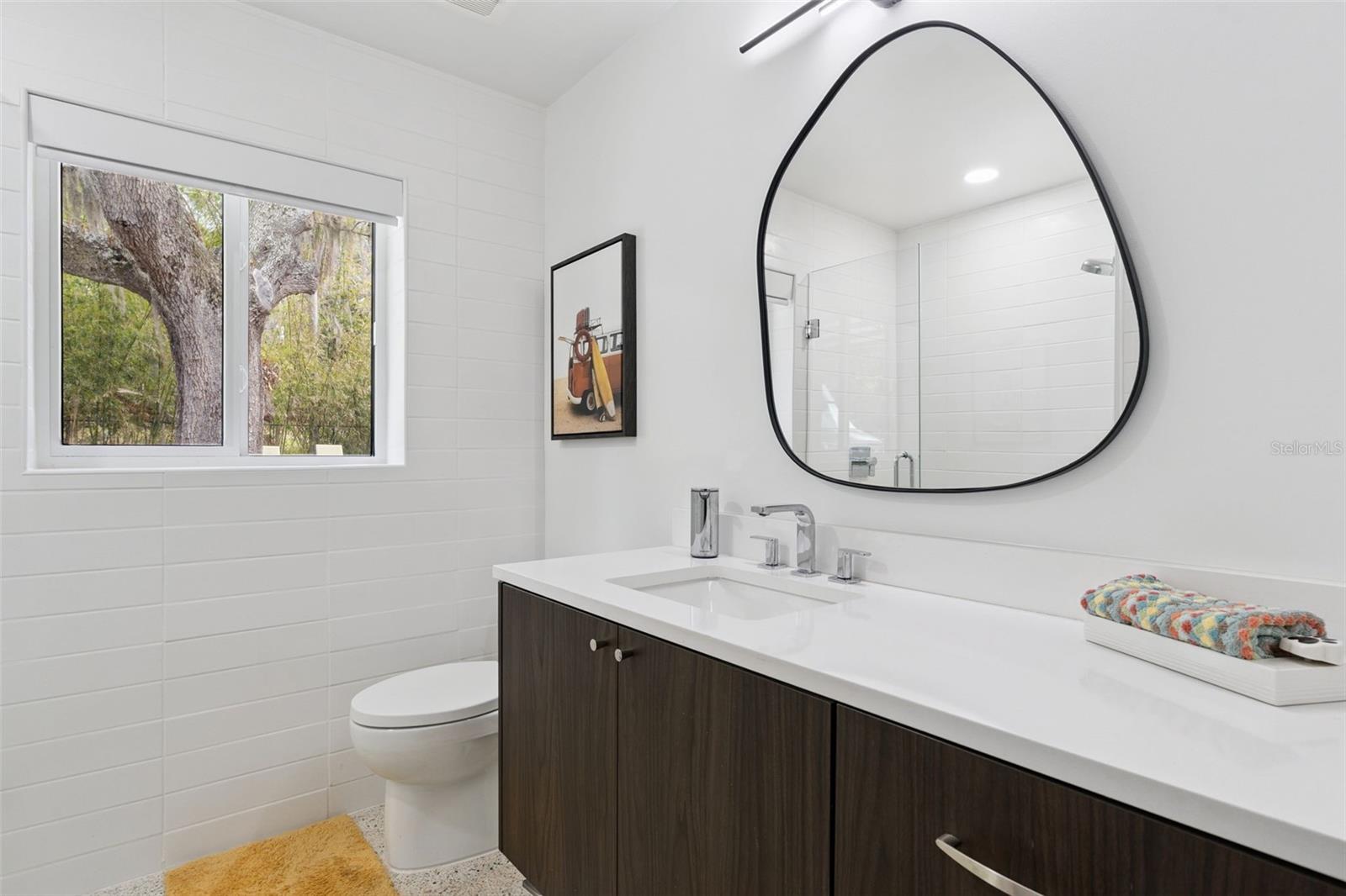 Image 26 of 40 For 10426 Lakeshore Drive