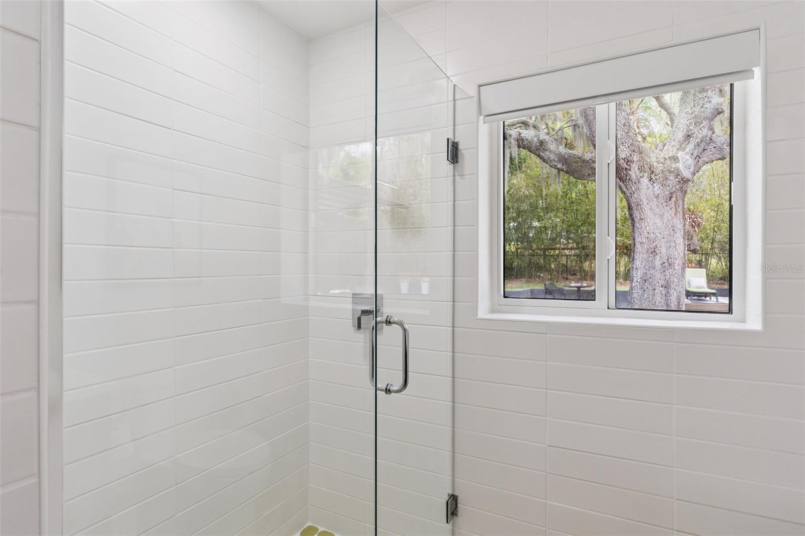 Image 27 of 40 For 10426 Lakeshore Drive