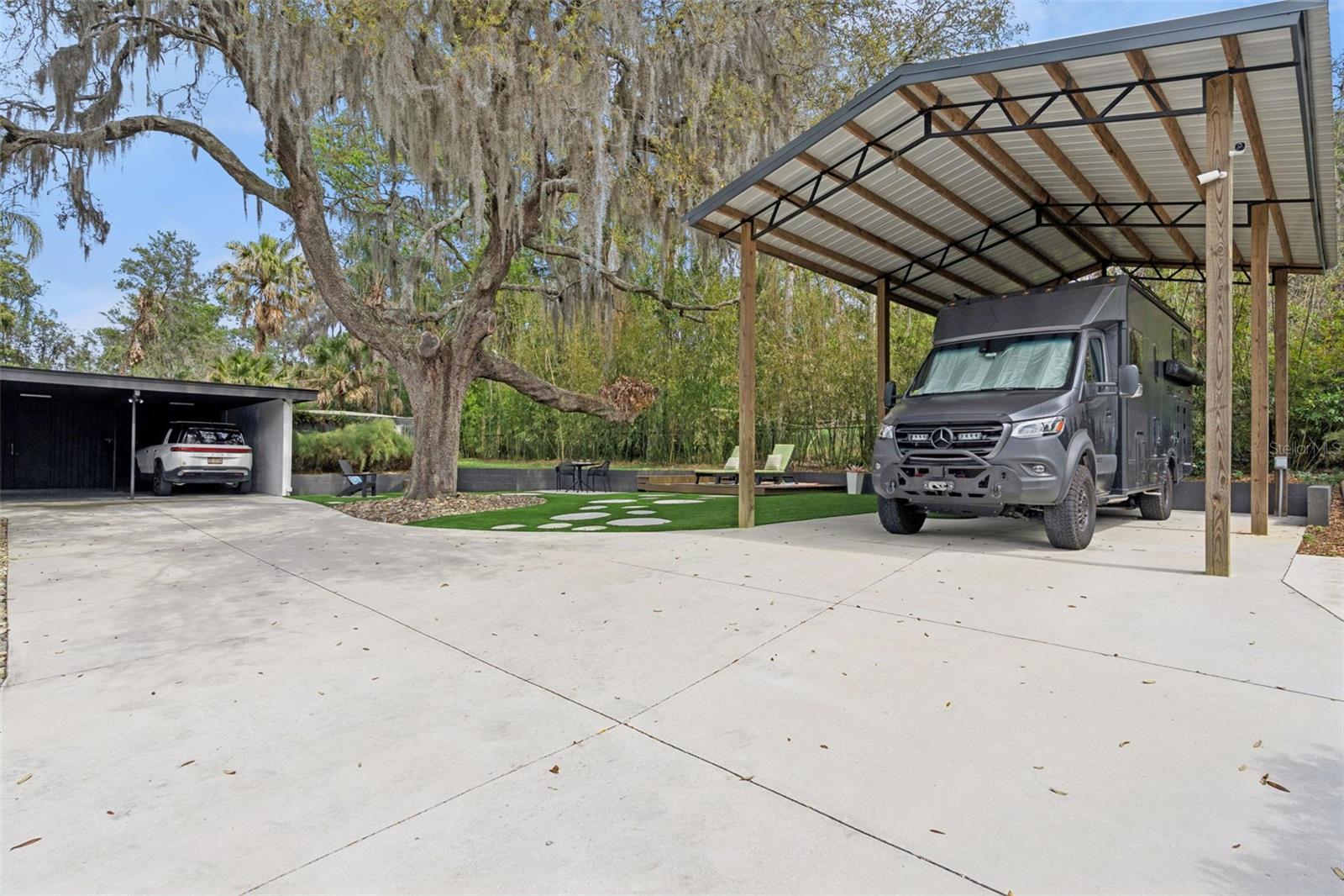 Image 36 of 40 For 10426 Lakeshore Drive