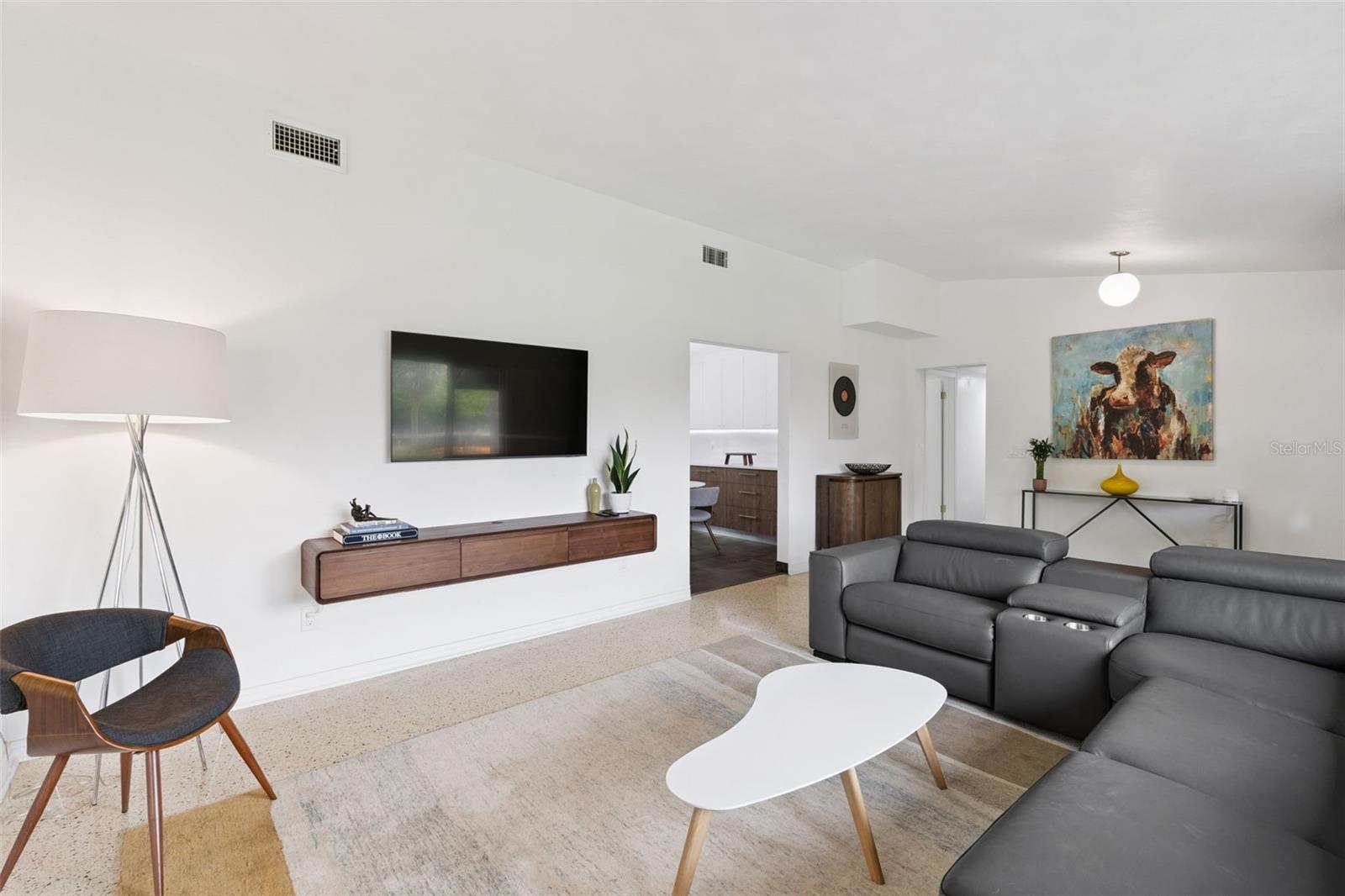 Image 5 of 40 For 10426 Lakeshore Drive